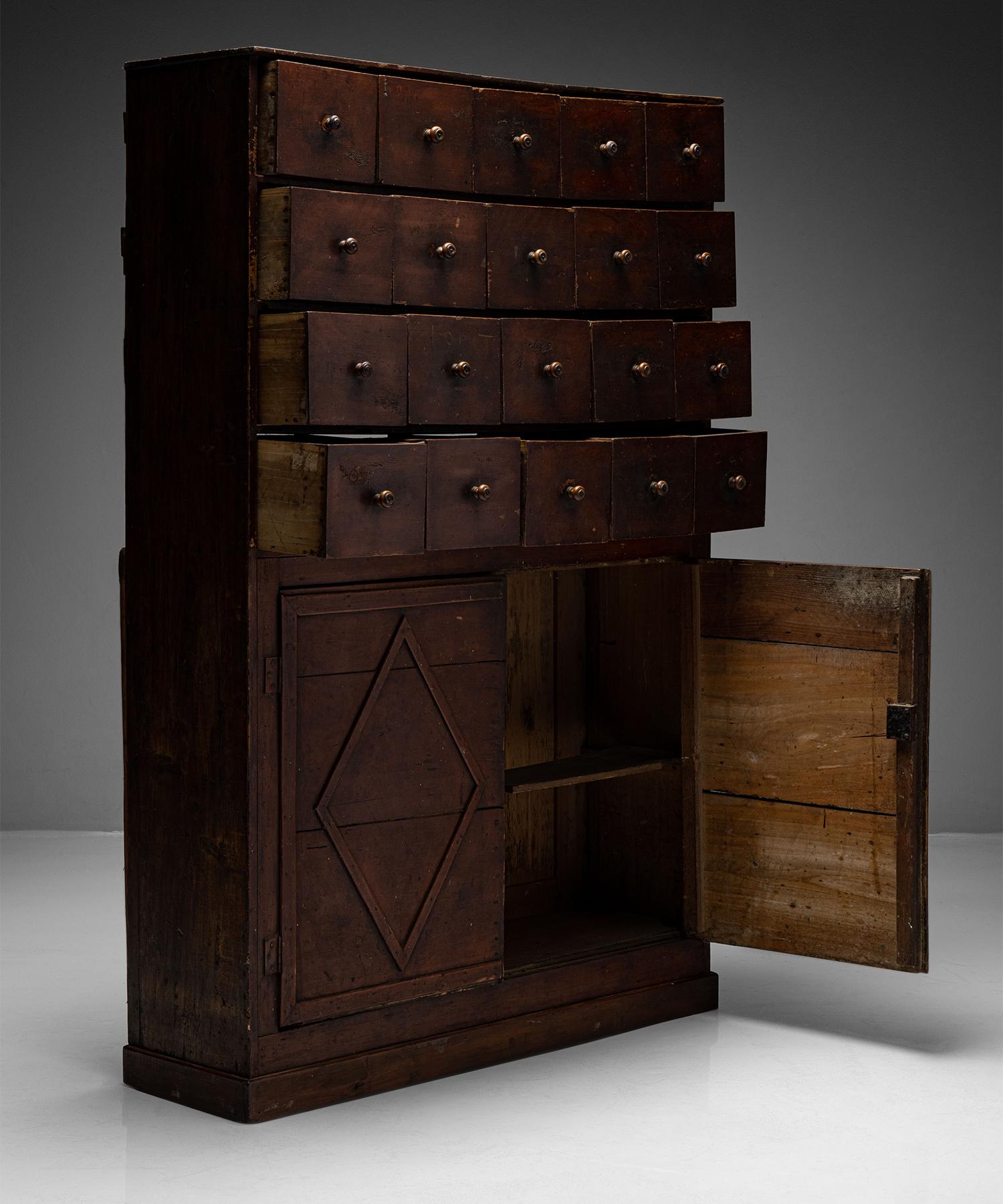 Painted Apothecary Cabinet, England, Circa 1850 In Good Condition In Culver City, CA