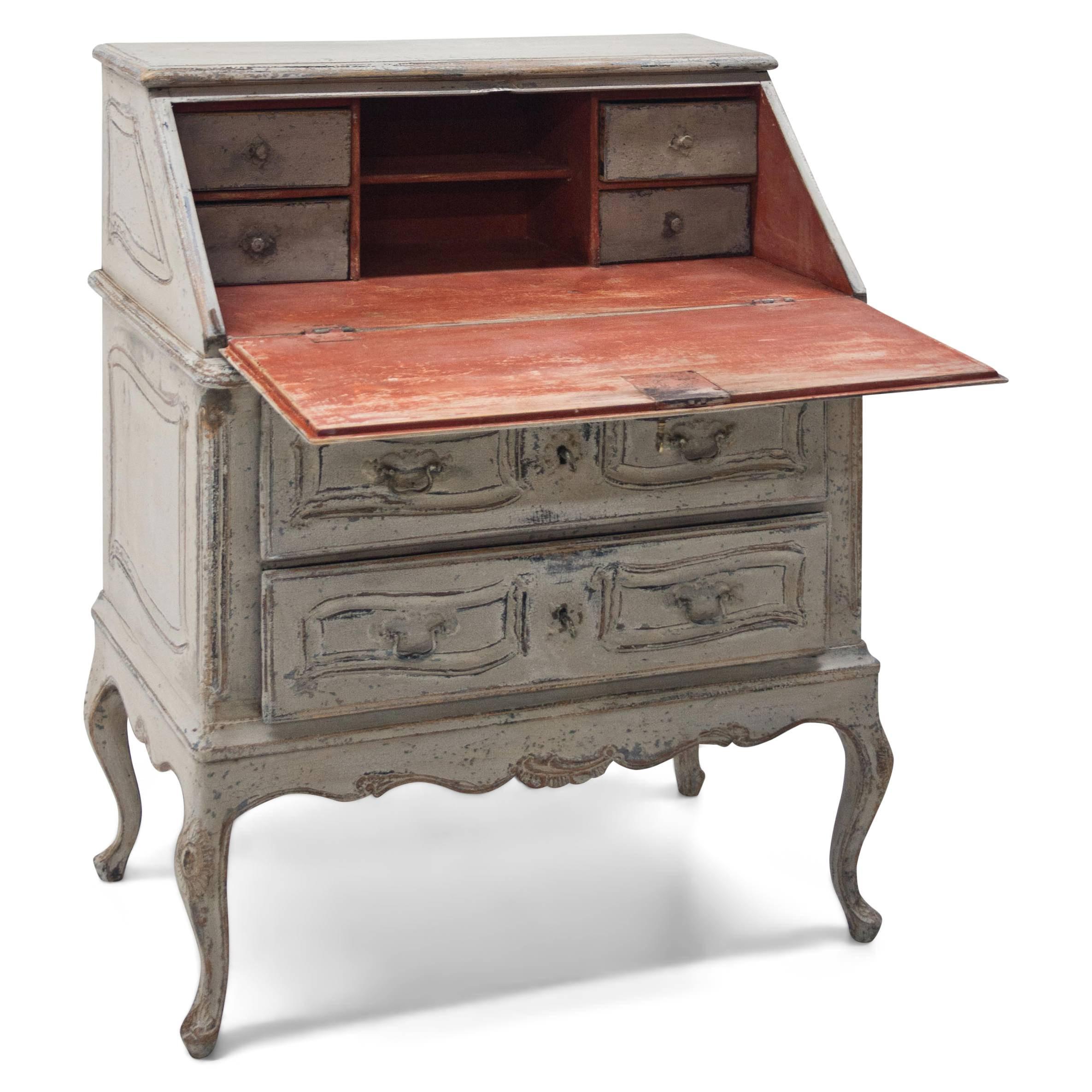 Baroque secretaire on capriole legs with a curvy apron and two drawers. The front and sides show wavy fillings. The writing surface is at a height of 75 cm. The interior is made up of four smaller drawers and one shelf. The grey paint is redone and