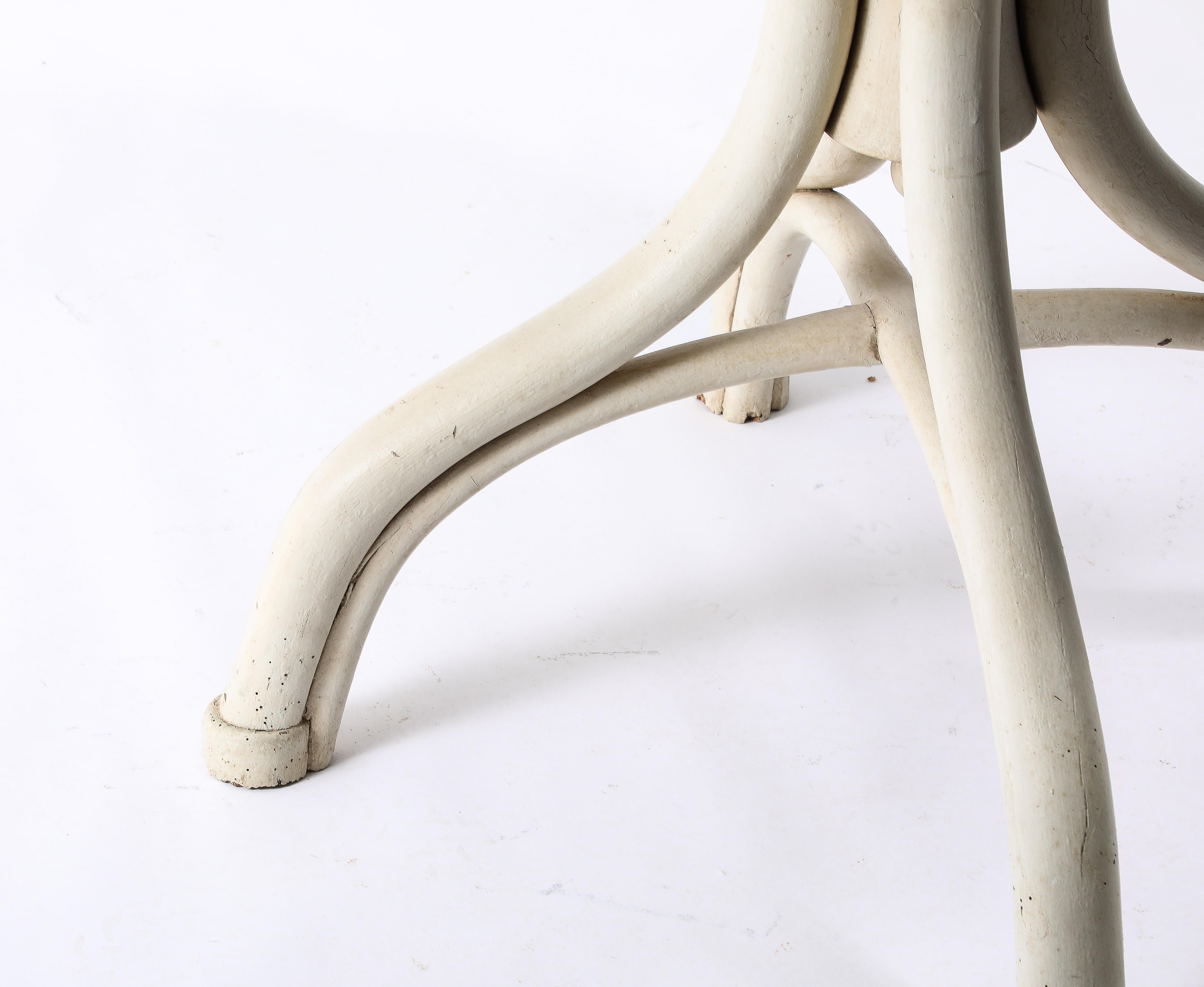 Piano in marmo scuro su base in legno curvato con finitura dipinta a mano. Speciale.