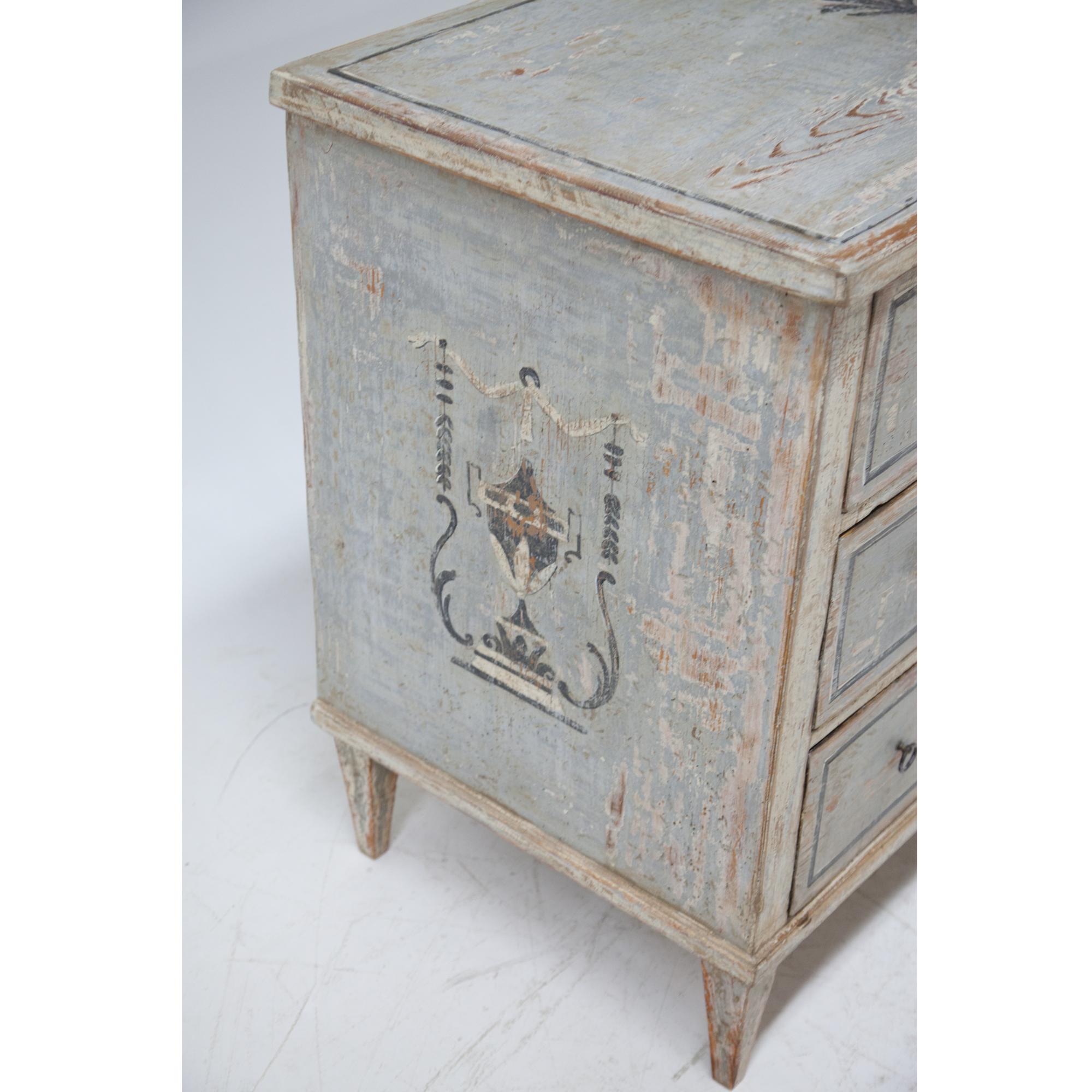 Painted Biedermeier Chest of Drawers, circa 1820 In Good Condition In Greding, DE