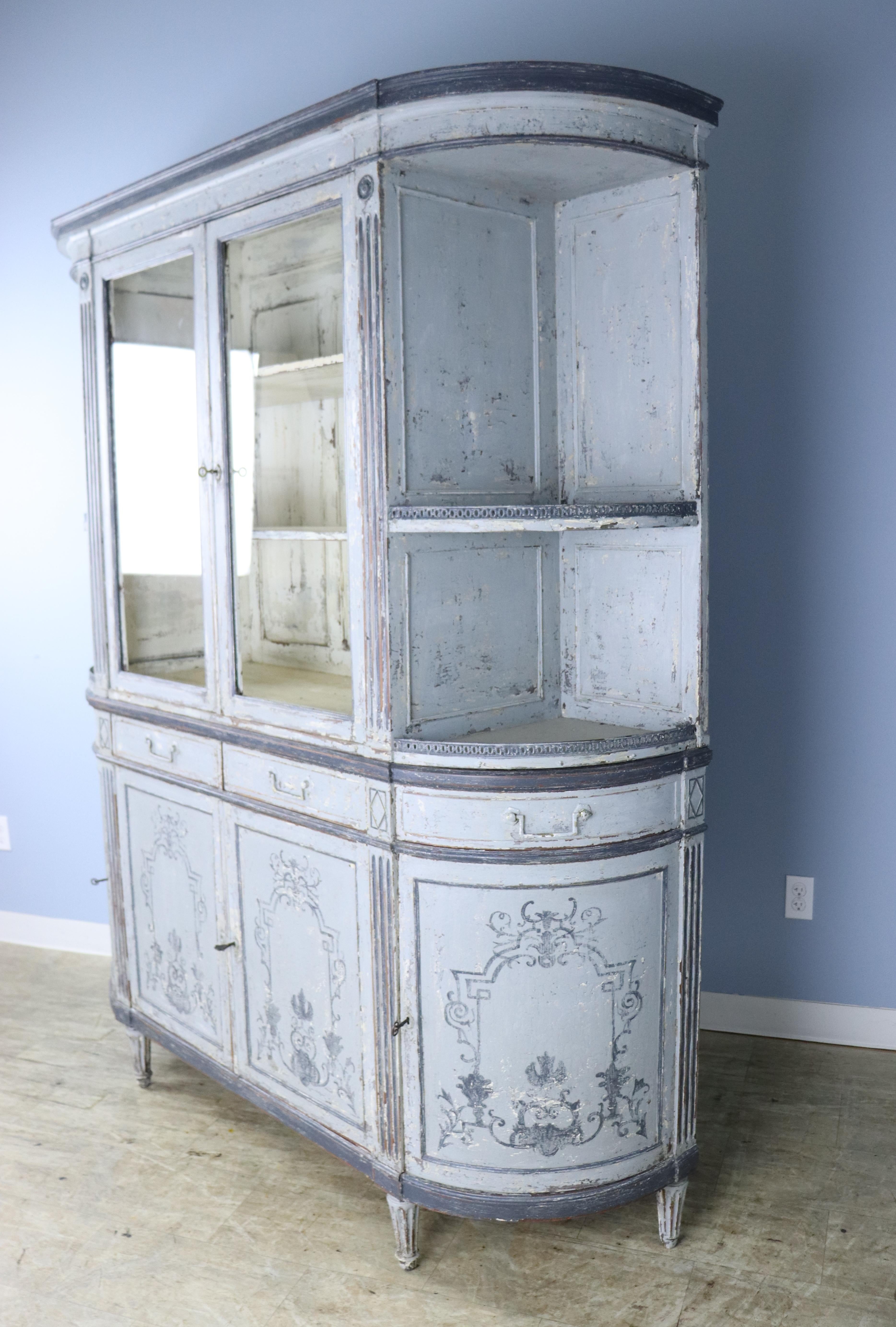Painted Bow End French Cabinet In Good Condition For Sale In Port Chester, NY