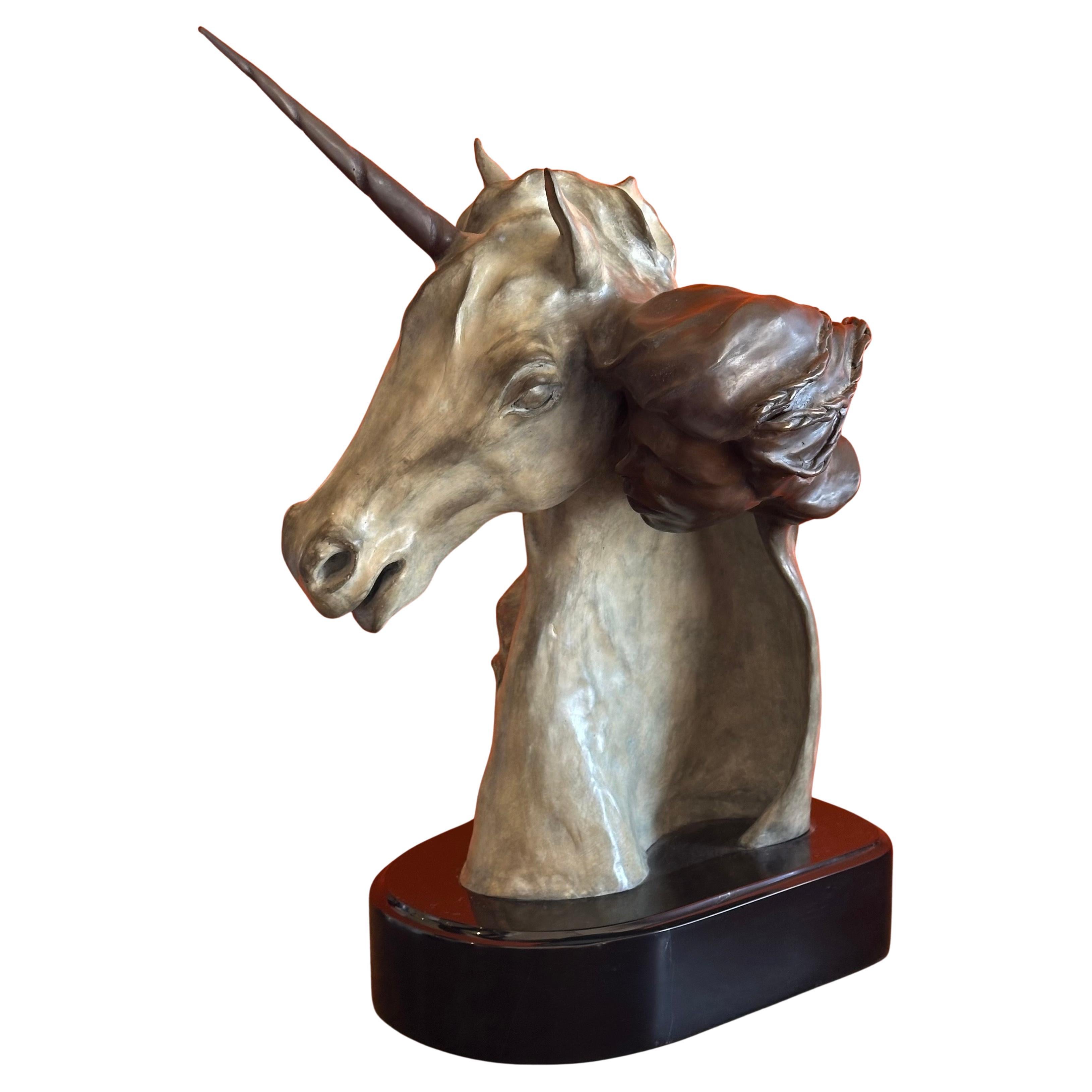 Americano Scultura di unicorno in bronzo dipinto 