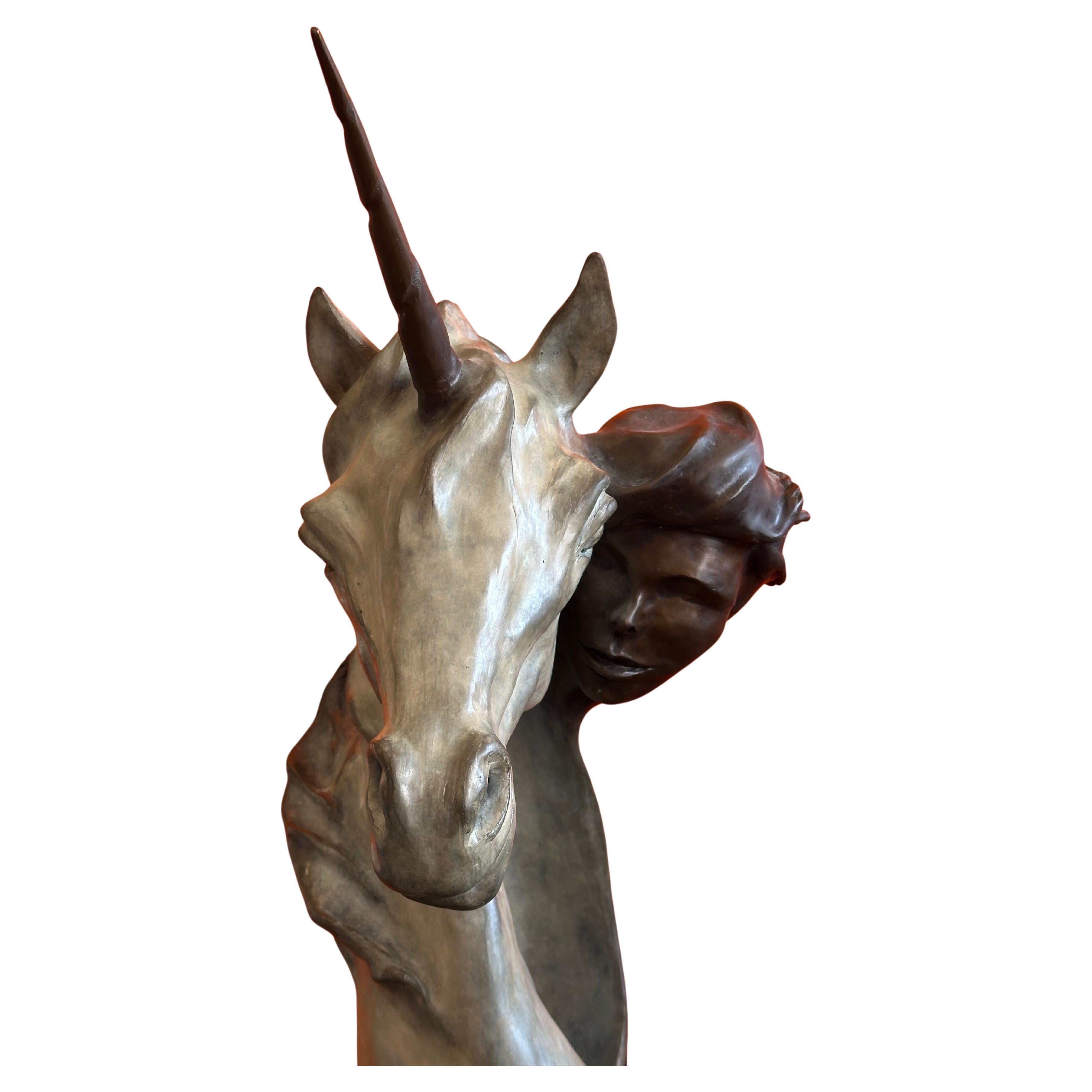 Pittura a freddo Scultura di unicorno in bronzo dipinto 