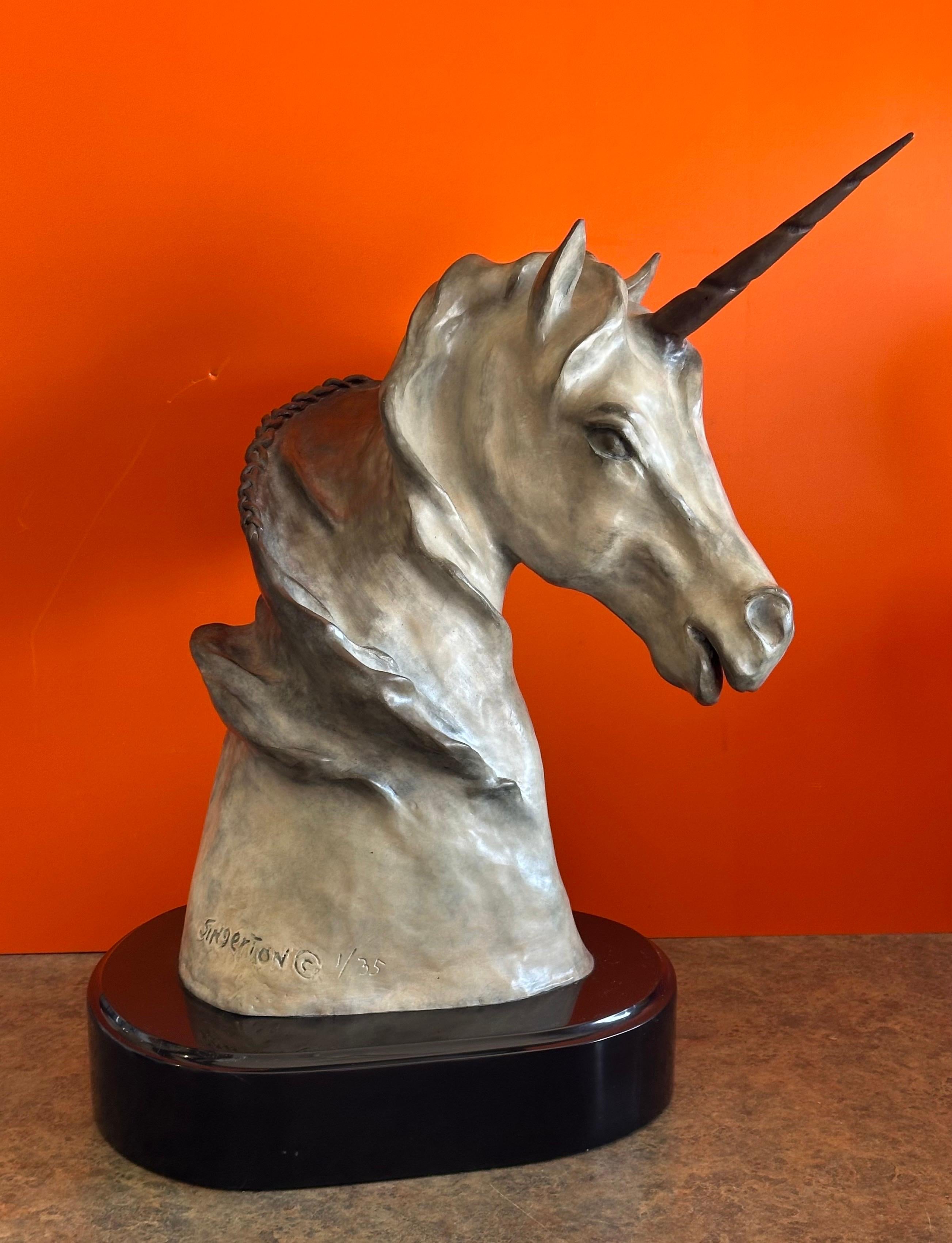 Bronzo Scultura di unicorno in bronzo dipinto 