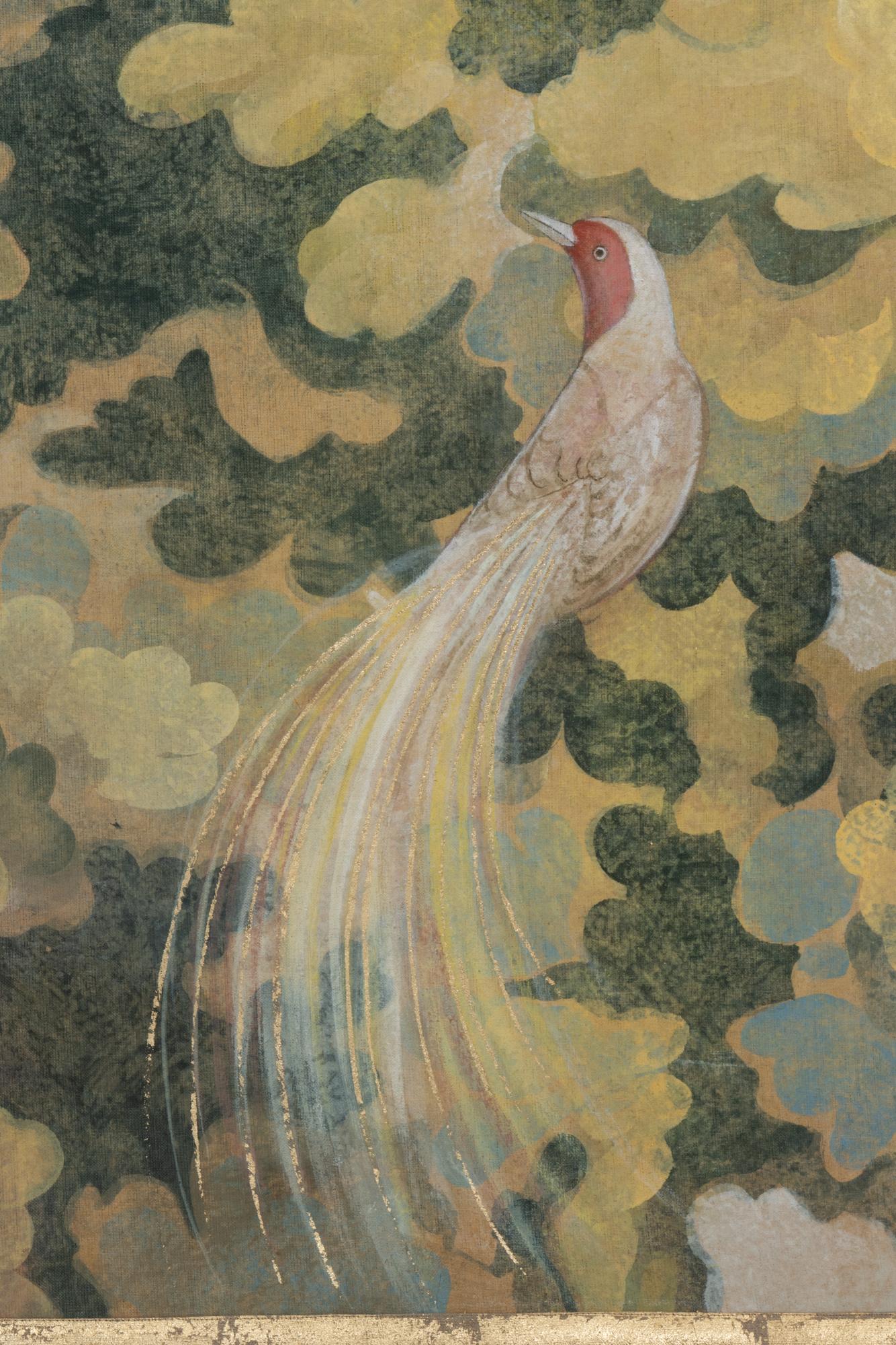 Toile peinte en lin, représentant un oiseau sur un fond feuillu de style Aubusson.

Artisanat français contemporain.