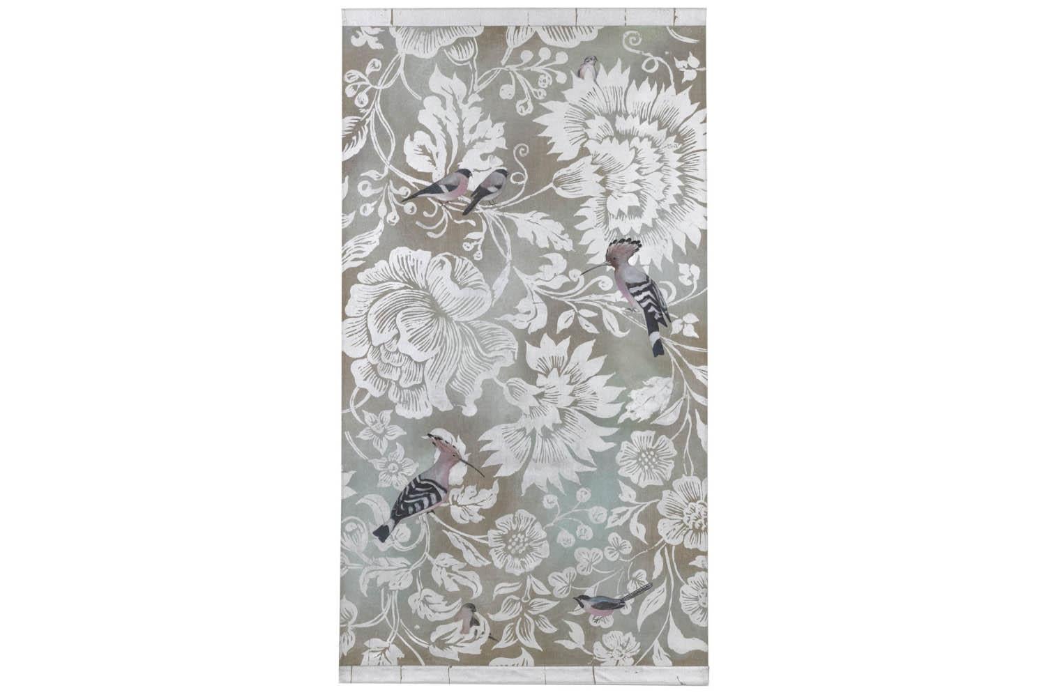 Painted canvas figuring birds : bullfinches and hoopoes, in the middle of large foliage and flowery silvered scrolls. Brown background.

Linen raw canvas hand painted with natural pigments and background silvered with silver leaf. Canvas stretched