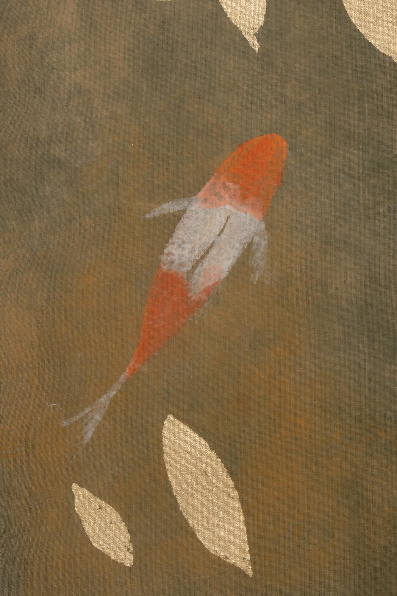 Lienzo pintado en lino, representando una carpa koi, realizado con pigmentos naturales y láminas de cobre.

Obra francesa contemporánea.