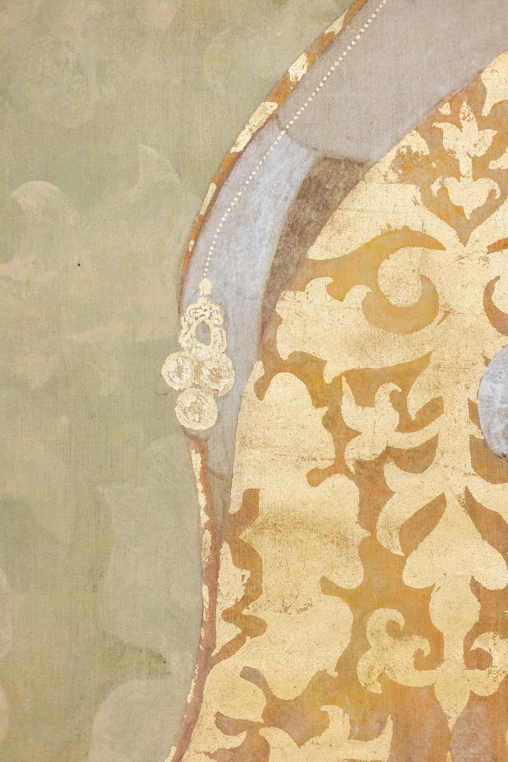 Painted canvas in Renaissance style, representing a lady in profile dressed in clothes typical of this period: dress decorated with golden scrolls, low-shaped hat and hair raised in rolls decorated with a gold chain. She wears a gold chain. Green