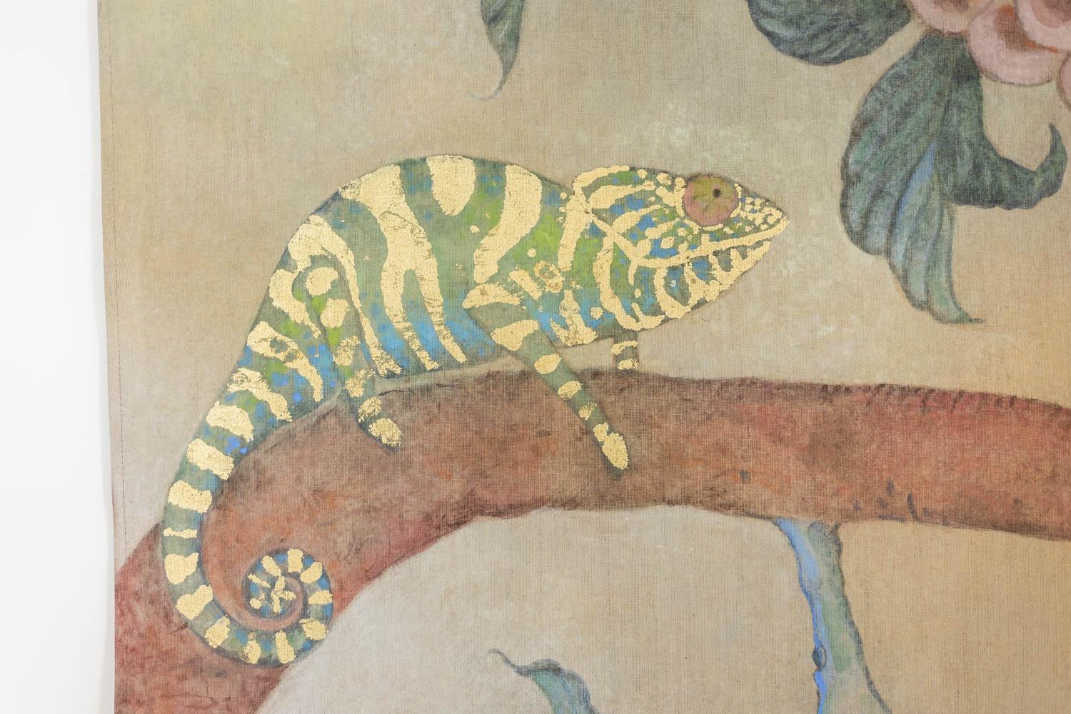 Painted canvas or decorative panel representing a chameleon on its branch, on the left, with a foliage and stylized background in blue and pink tones.

Reference: LS5968675R

Possibility of forming a pair with a painted canvas representing a
