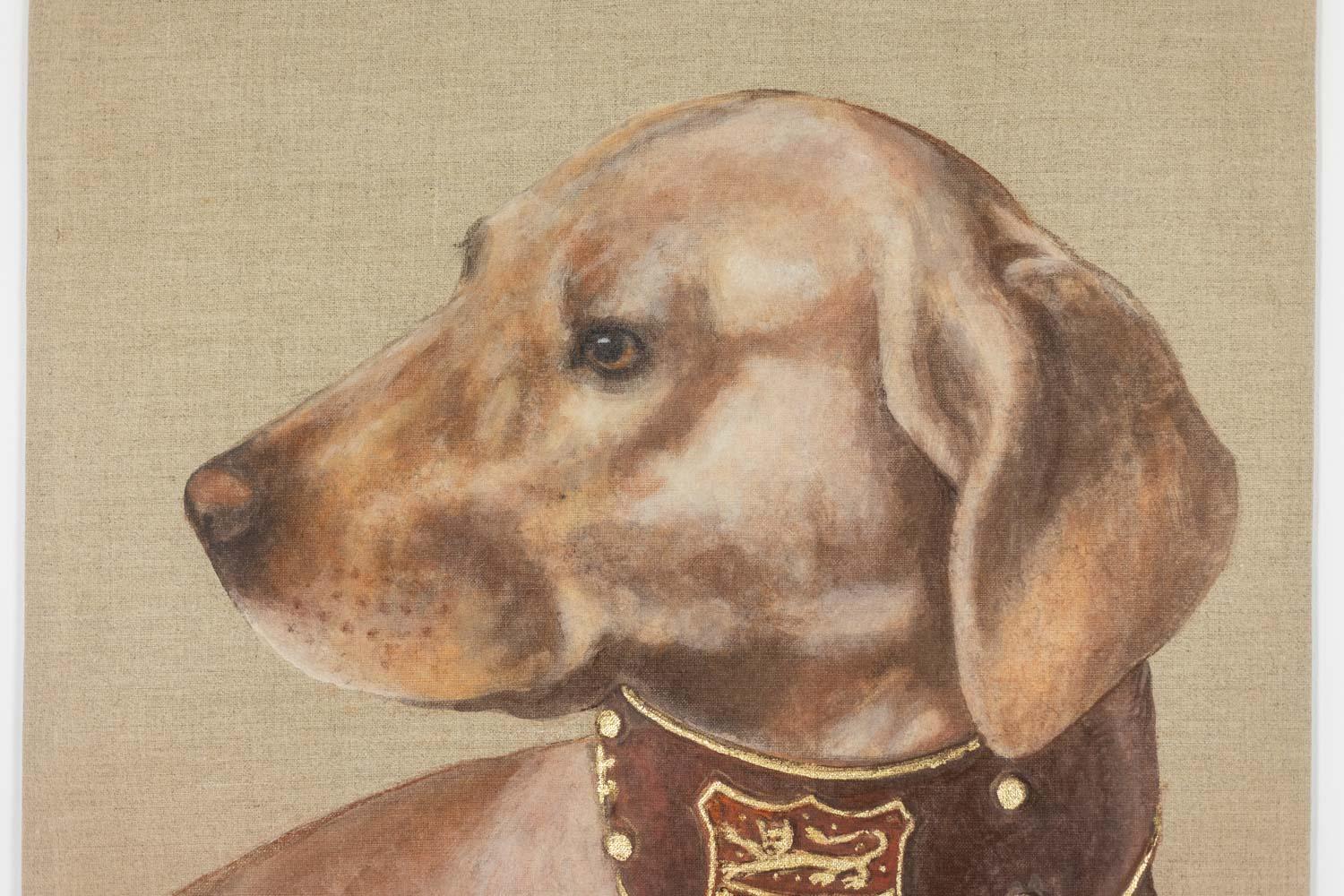 Toile peinte, ou panneau décoratif, représentant un chien, dont le collier est orné d'un écusson dans les tons chocolat et or.

Œuvres contemporaines d'artistes français.

Référence : LS5989456Y