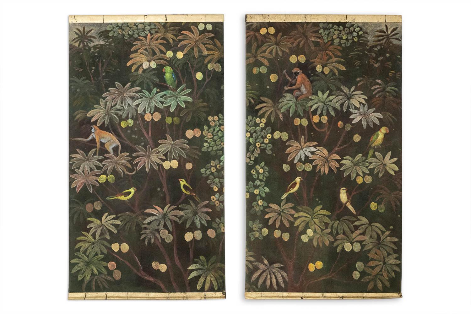 Toile peinte représentant un singe, deux oiseaux et un perroquet sur fond de forêt exotique. 

Œuvres d'artistes français contemporains.

Dimensions : H 220 x L 120 cm

Référence : LS61291089I

Nous avons une autre toile qui permet de former une