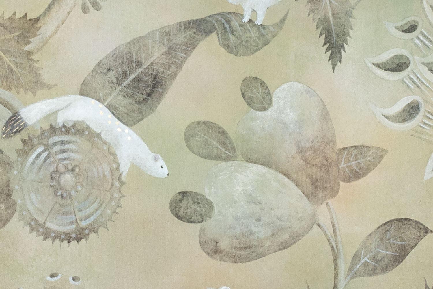 Tela dipinta che rappresenta 3 ermellini bianchi su uno sfondo verde celeste.

Dimensioni: H. 220 x L. 120 cm

Opera francese contemporanea.

Riferimento: LS50251088F

Tela di lino grezzo dipinta a mano con pigmenti naturali e motivi dorati