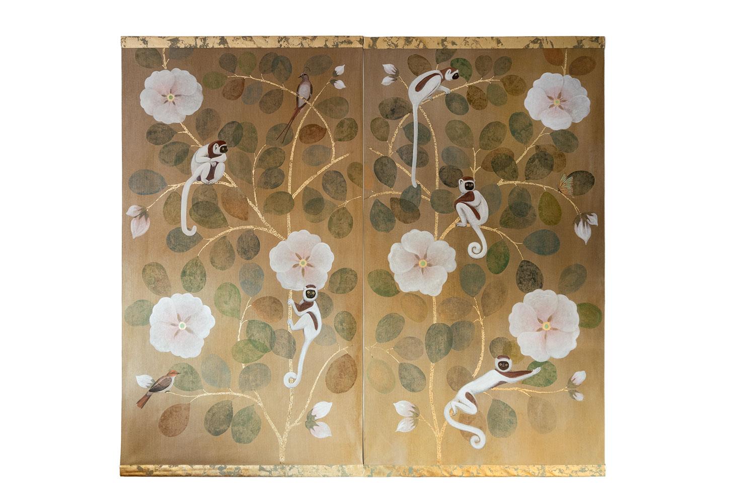 Gemalte Leinwand oder dekorative Tafel, die Lemuren darstellt. Werke zeitgenössischer französischer Künstler.

Abmessungen: H 220 x B 120 cm

Referenz: LS6437A1089P

Es besteht die Möglichkeit, ein Paar mit einer Leinwand zu bilden, die wir hier zum