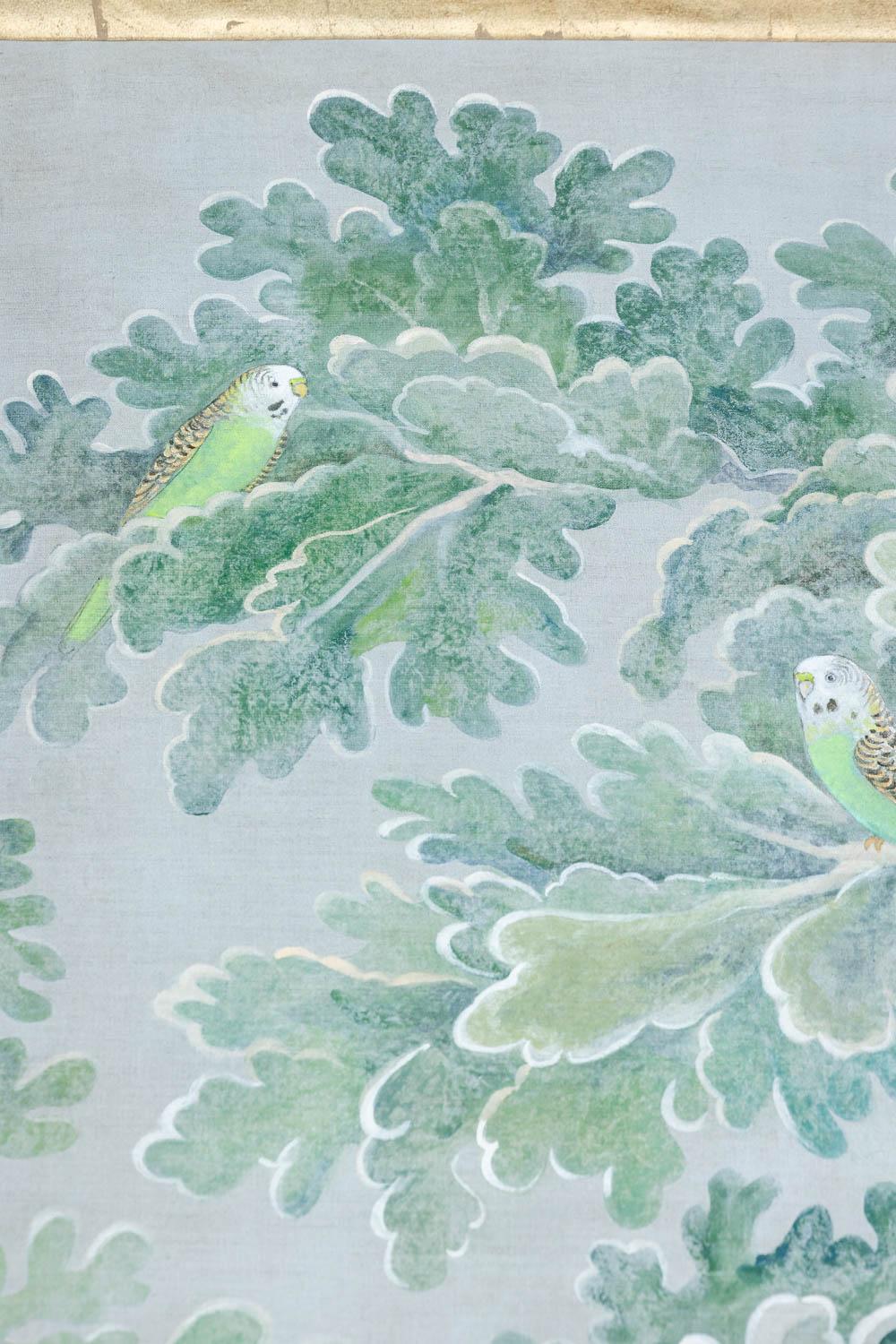 Tela dipinta, o pannello decorativo, che rappresenta dei pappagallini.

Opere di artisti francesi contemporanei.

Dimensioni: H. 160 x L. 100 cm

Riferimento: LS6271A675M

 
Tela di lino grezzo dipinta a mano con pigmenti naturali e motivi dorati