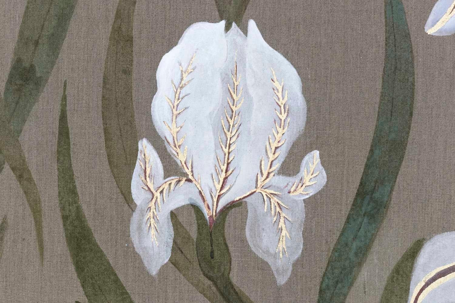 Painted canvas figuring two monkeys, one bird and one dragonfly on leaves and flowers of white iris, with gilt highlights. The background shows the raw linen.

Linen raw canvas hand painted with natural pigments and gilt motifs realized with