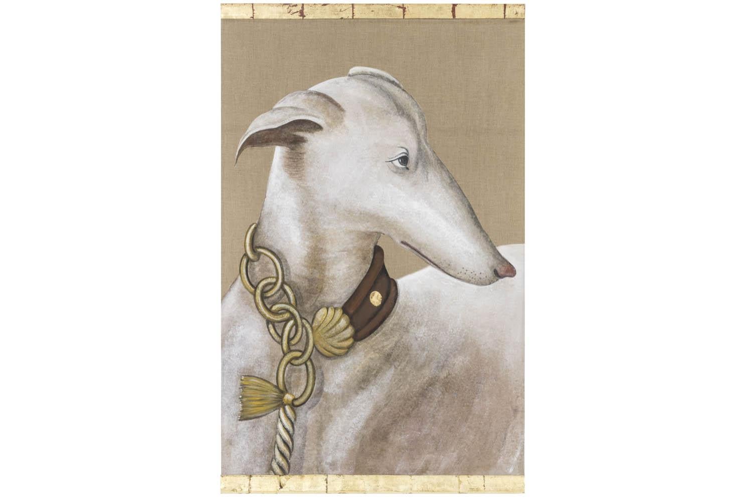 Painted canvas figuring a side view white greyhound. It wears a necklace composed by a gilt chain, a part in brown leather, a gilt shell and a pompon. Brown background.

Linen raw canvas hand painted with natural pigments and background gilt with