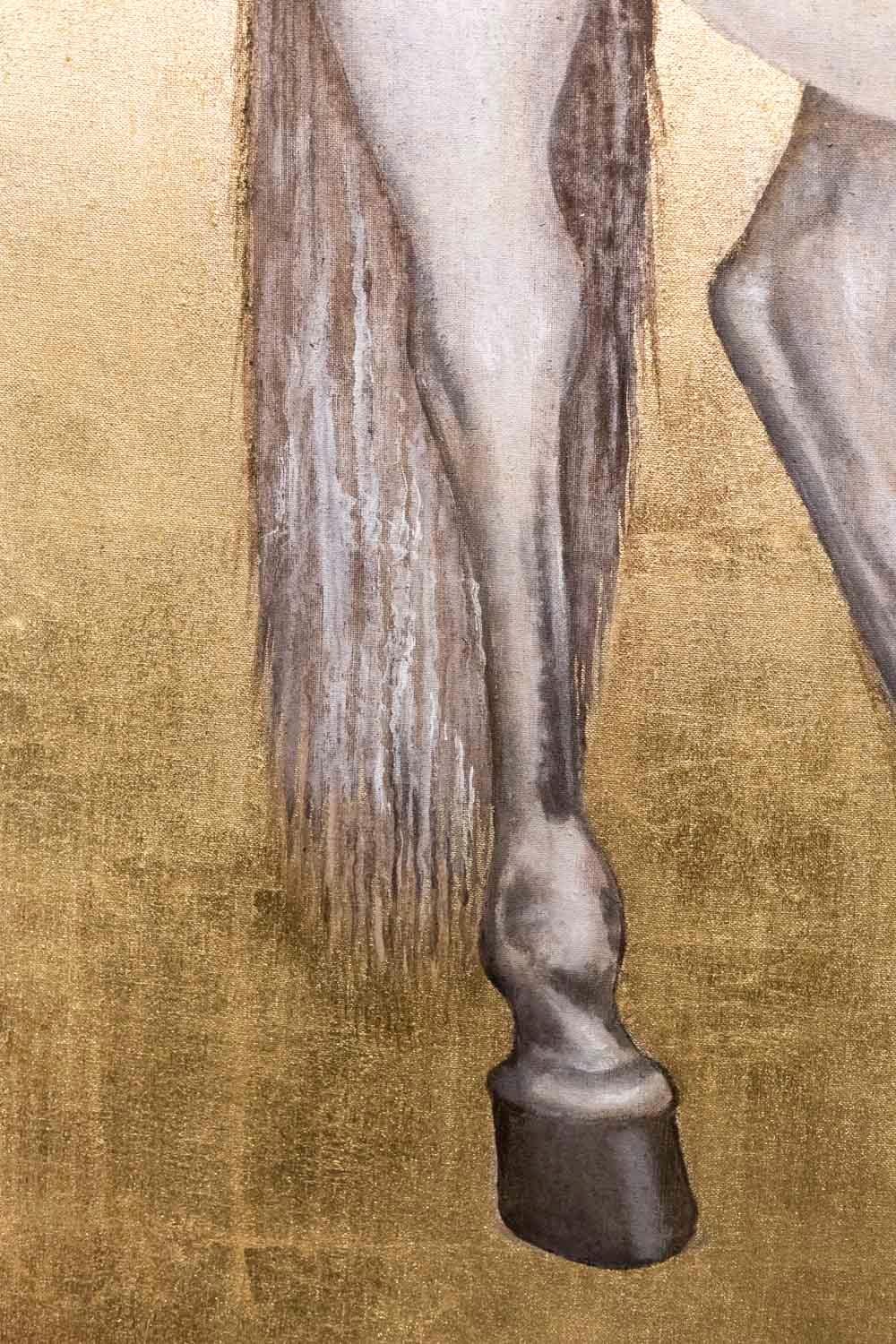 cavallo bianco dorato