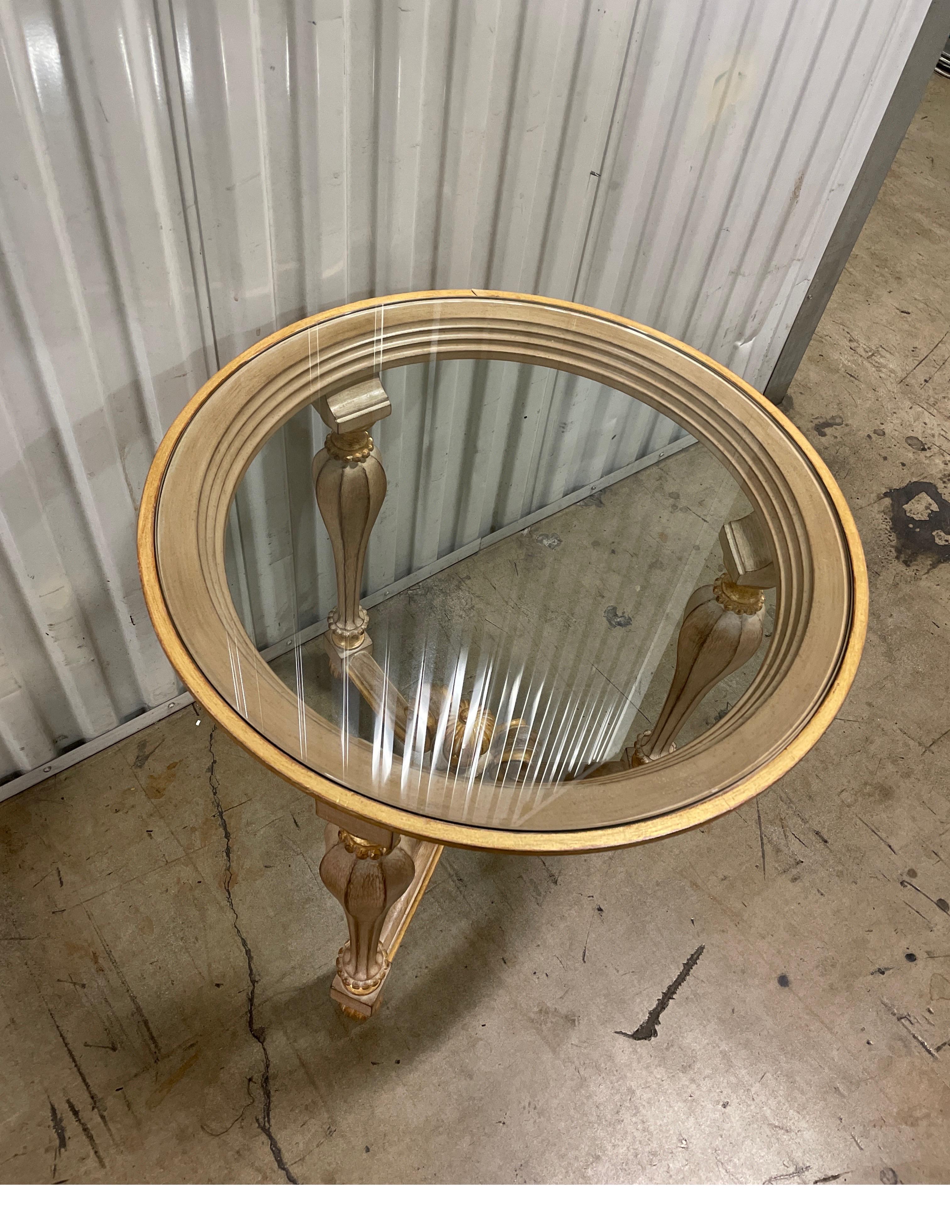 Table d'appoint / à boire italienne peinte et à plateau en verre sculpté en vente 3