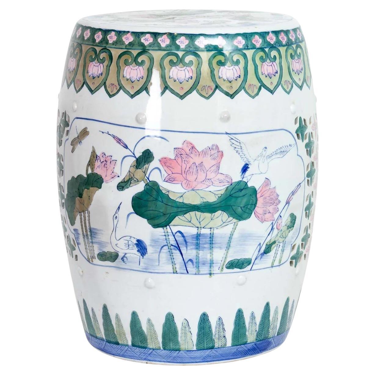 Bemalter Gartenhocker aus Keramik