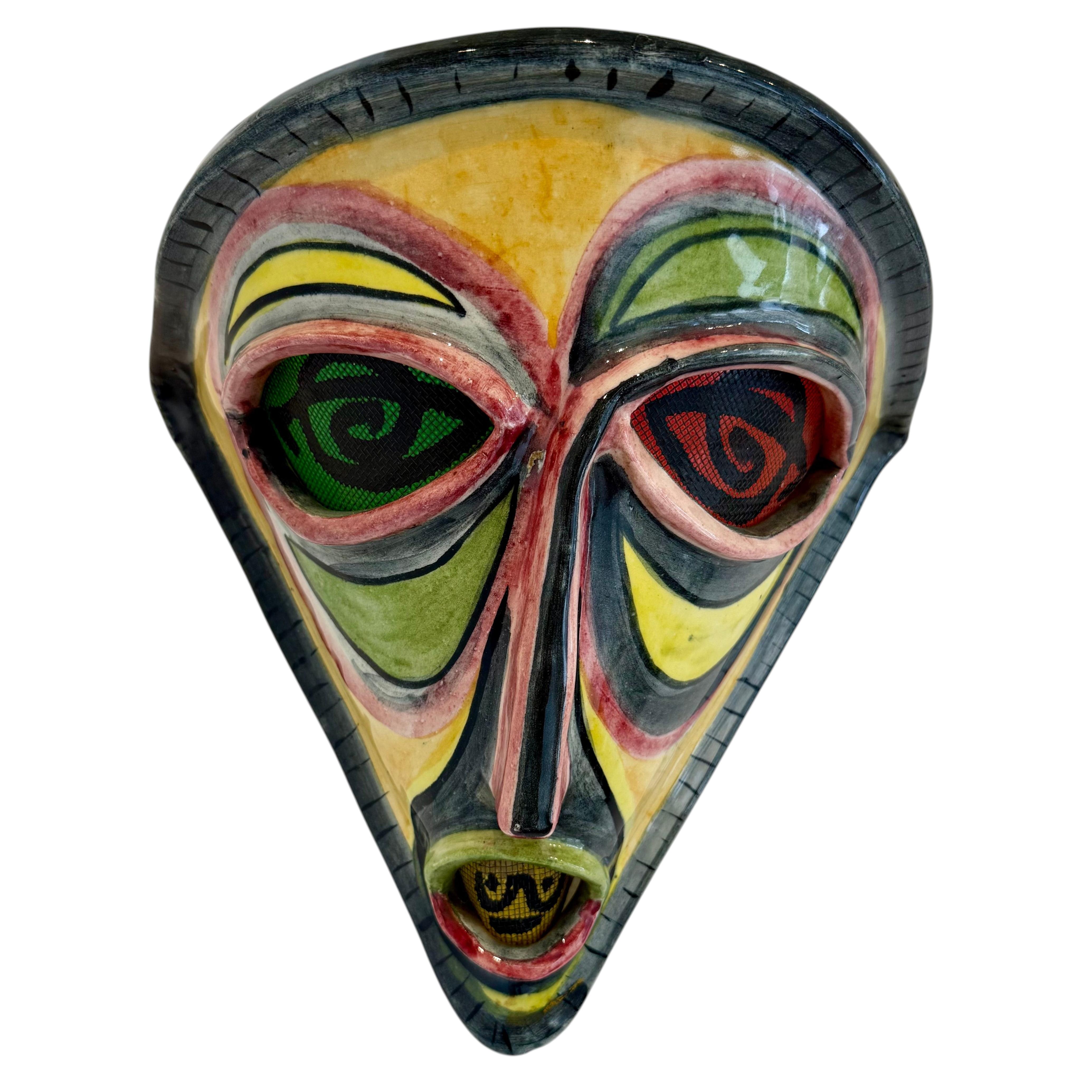Masque en céramique peinte, fabriqué par Accolay France, vers 1955