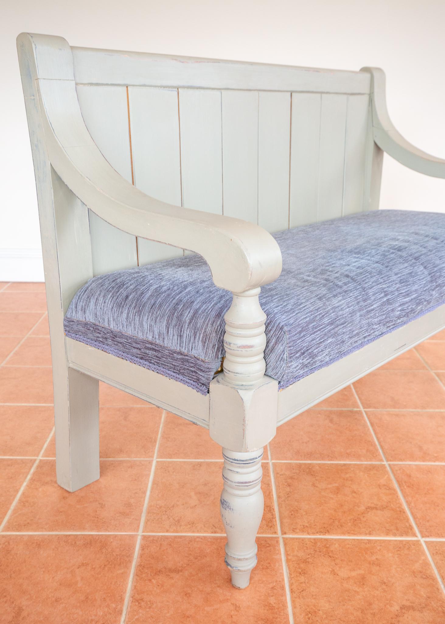 Victorien Banc de chapelle peint English Antique Upholstered Oak Victorian Settle Grey Blue en vente