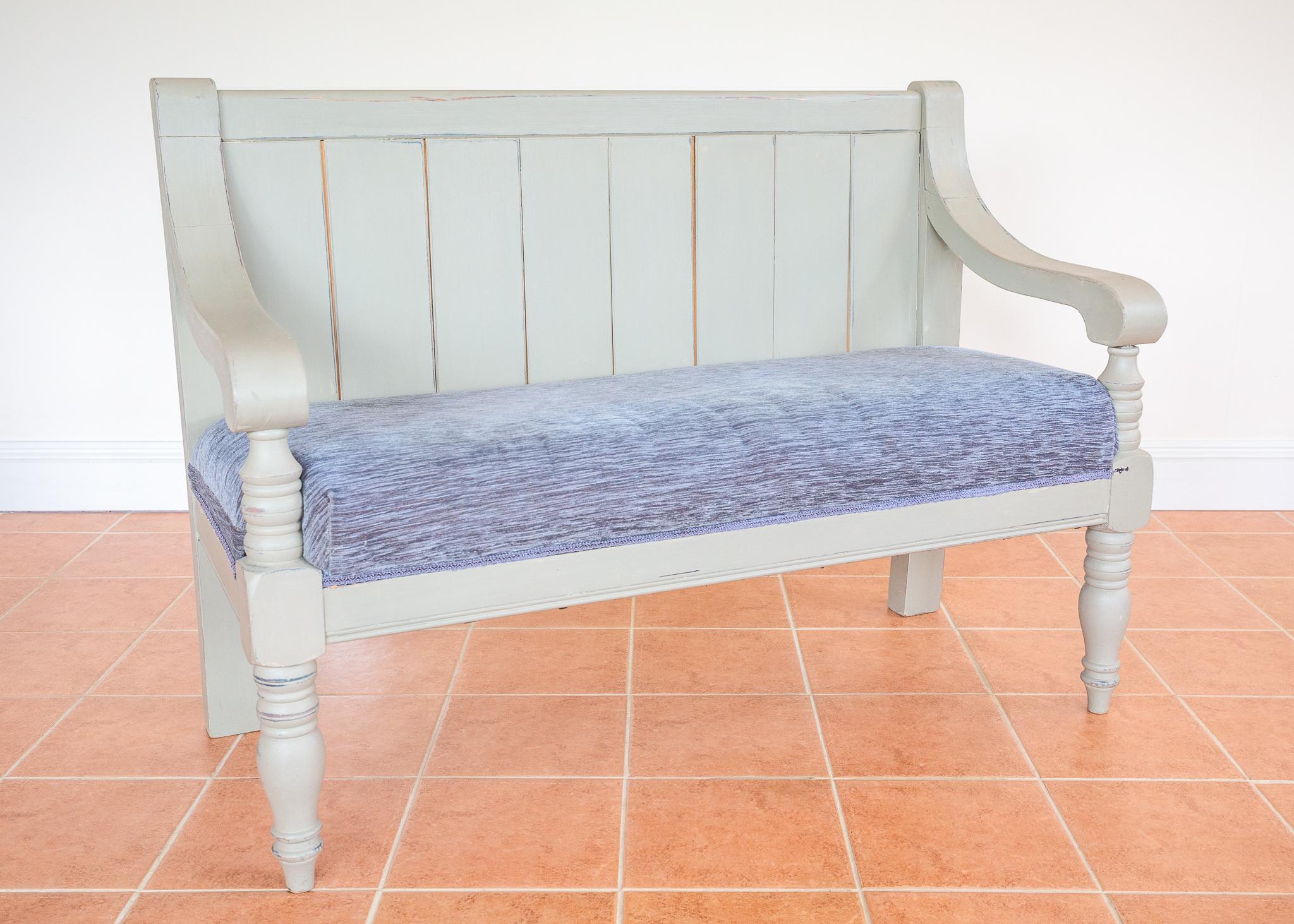 Tissu d'ameublement Banc de chapelle peint English Antique Upholstered Oak Victorian Settle Grey Blue en vente