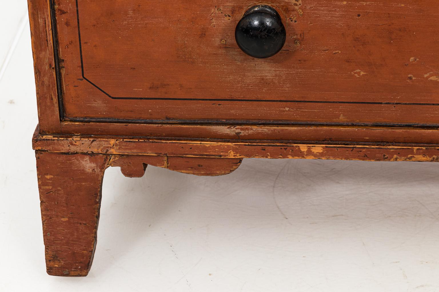 Painted Chest of Drawers, circa 1830s In Good Condition In Stamford, CT