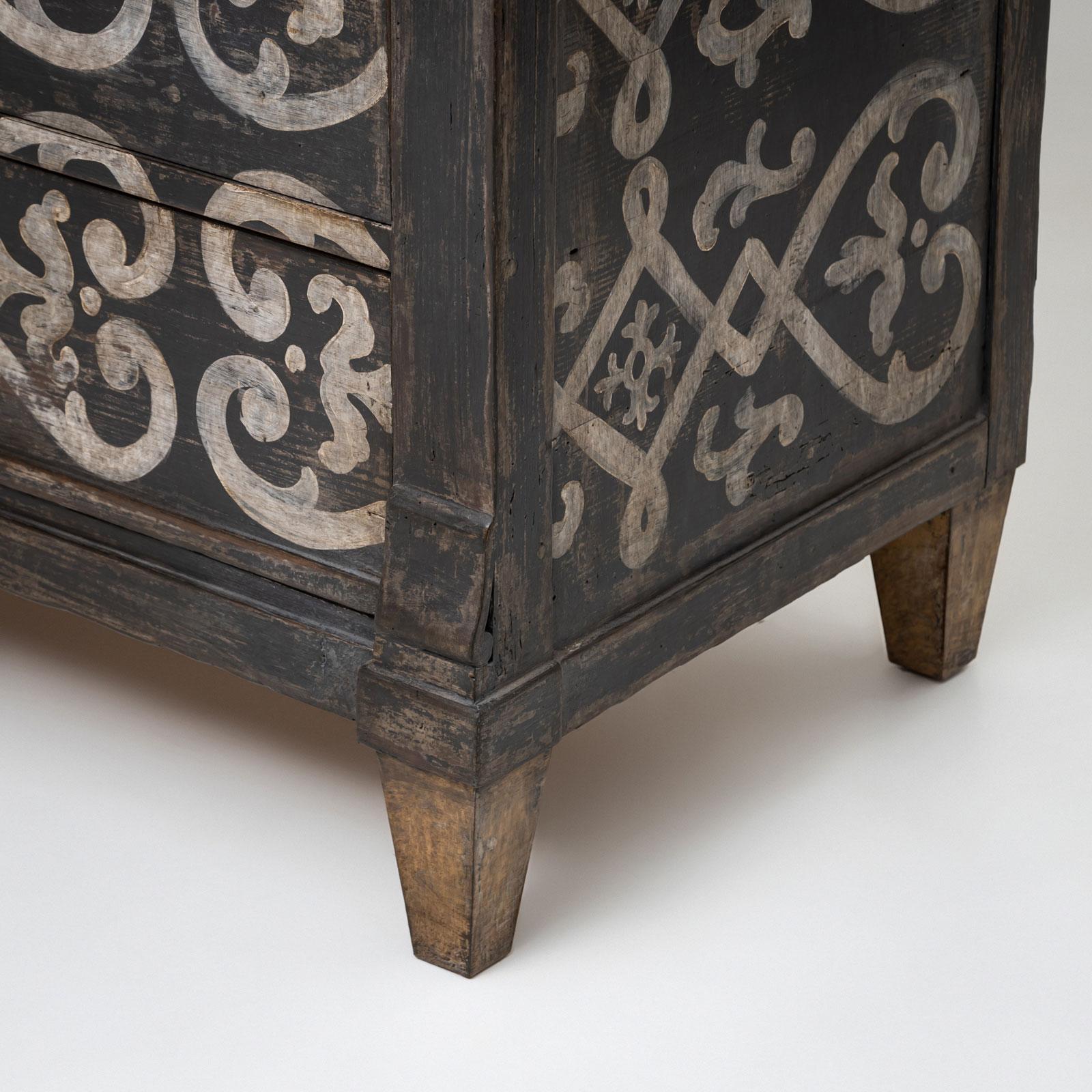 XIX secolo Painted Chest of Drawers, Mid-19th Century in vendita