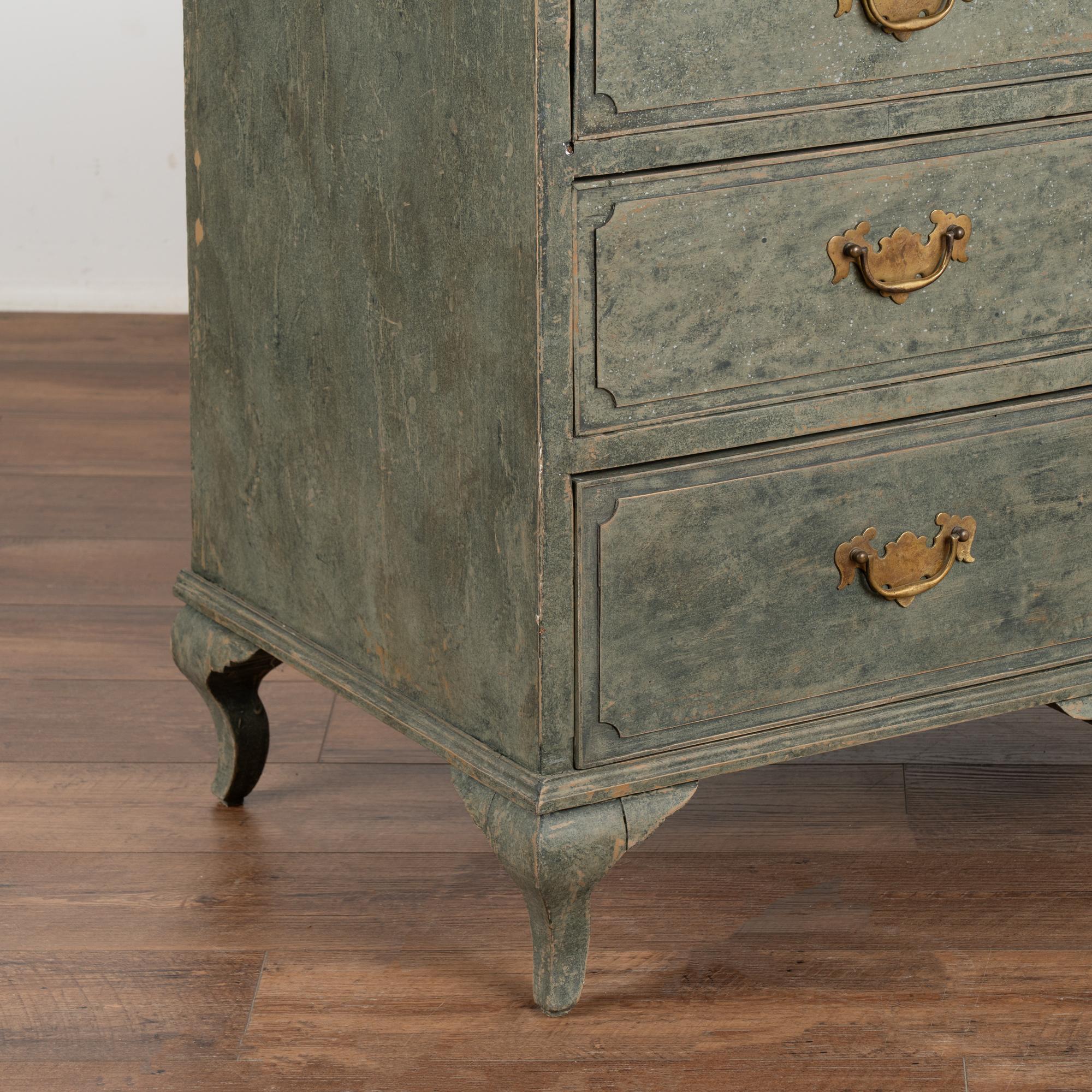 Painted Chest of Three Drawers, Sweden circa 1820-40 In Good Condition In Round Top, TX