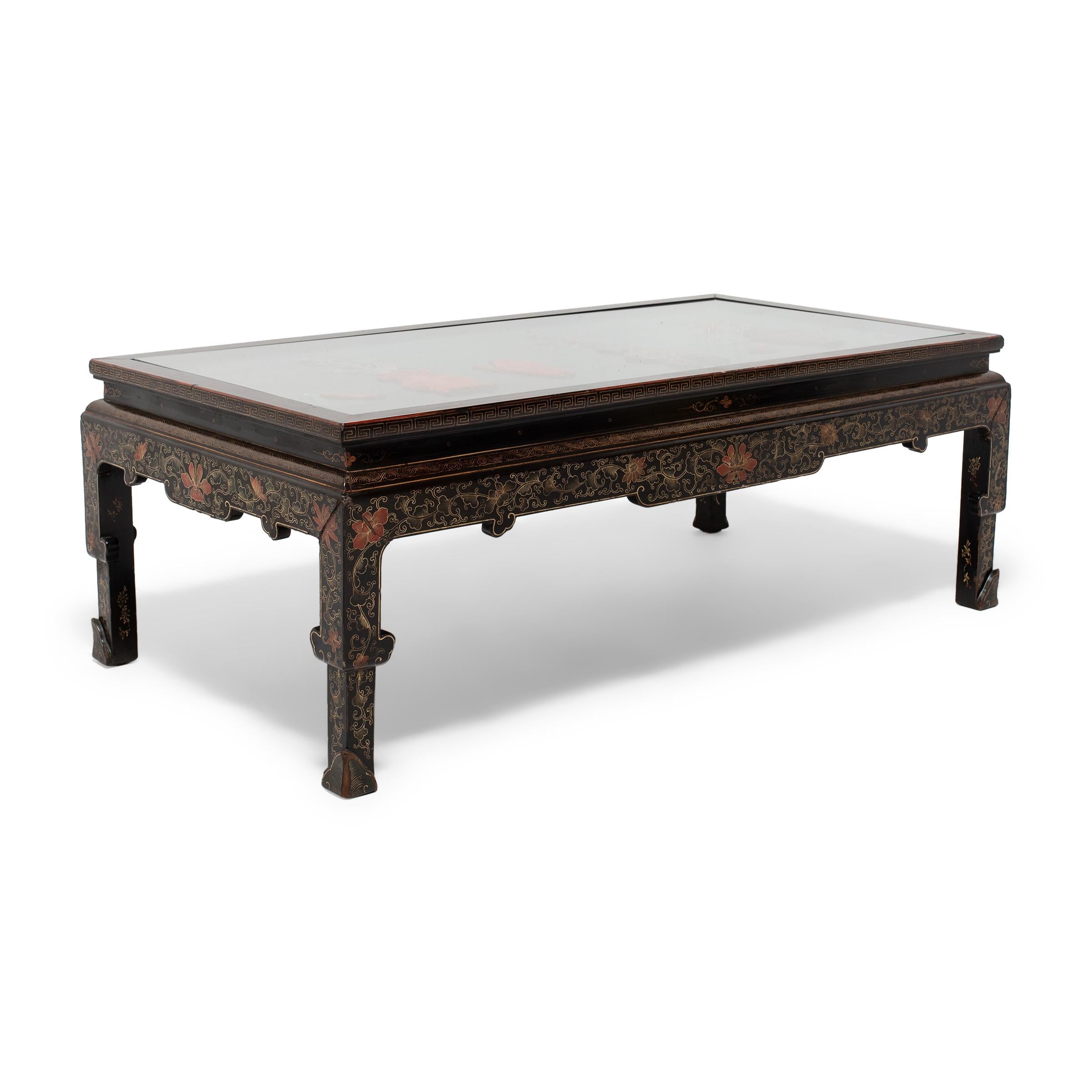 Qing Table Kang chinoise peinte avec incrustation de pierre, vers 1900 en vente