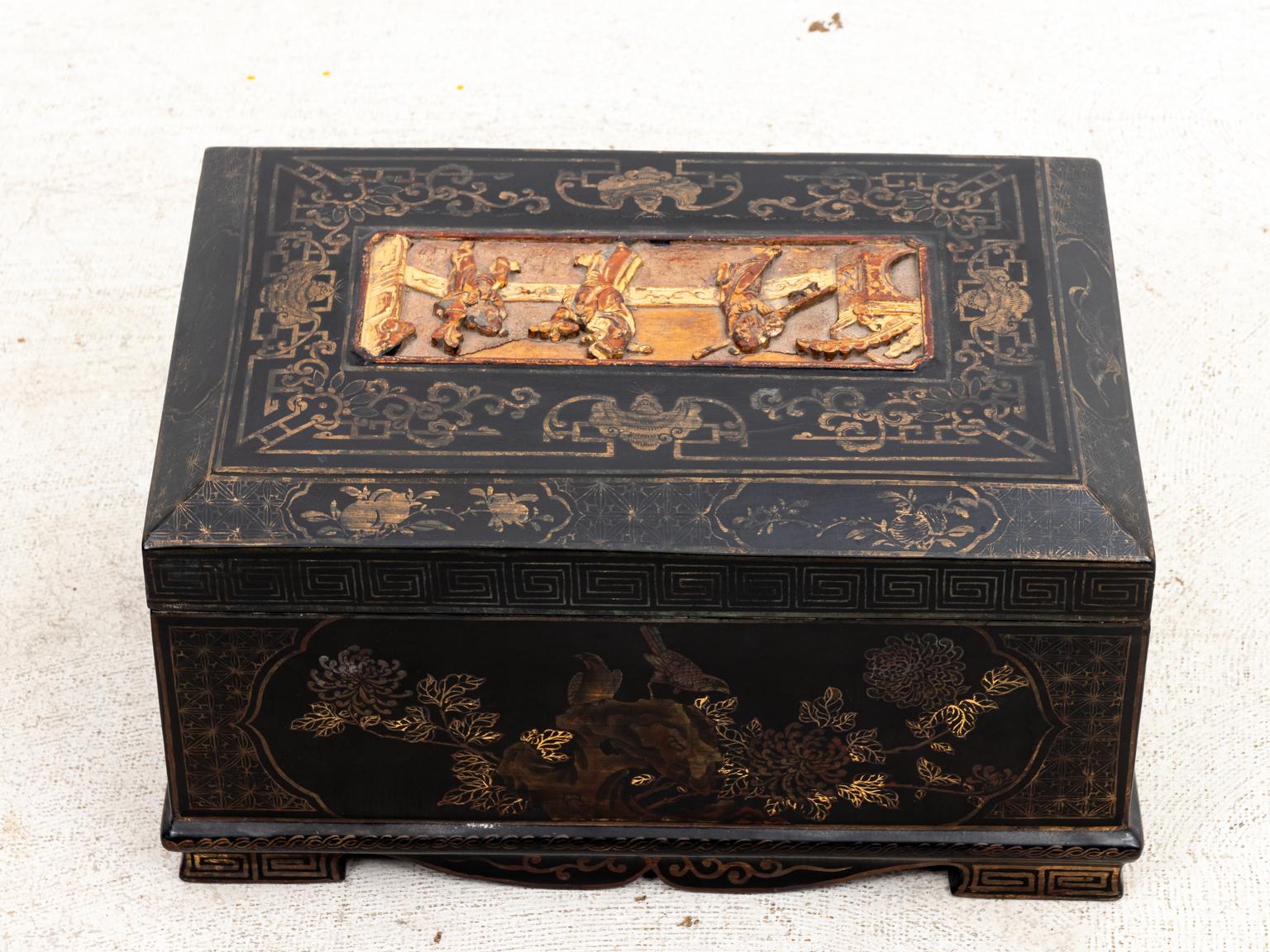Painted Chinese Style Box In Good Condition For Sale In Stamford, CT