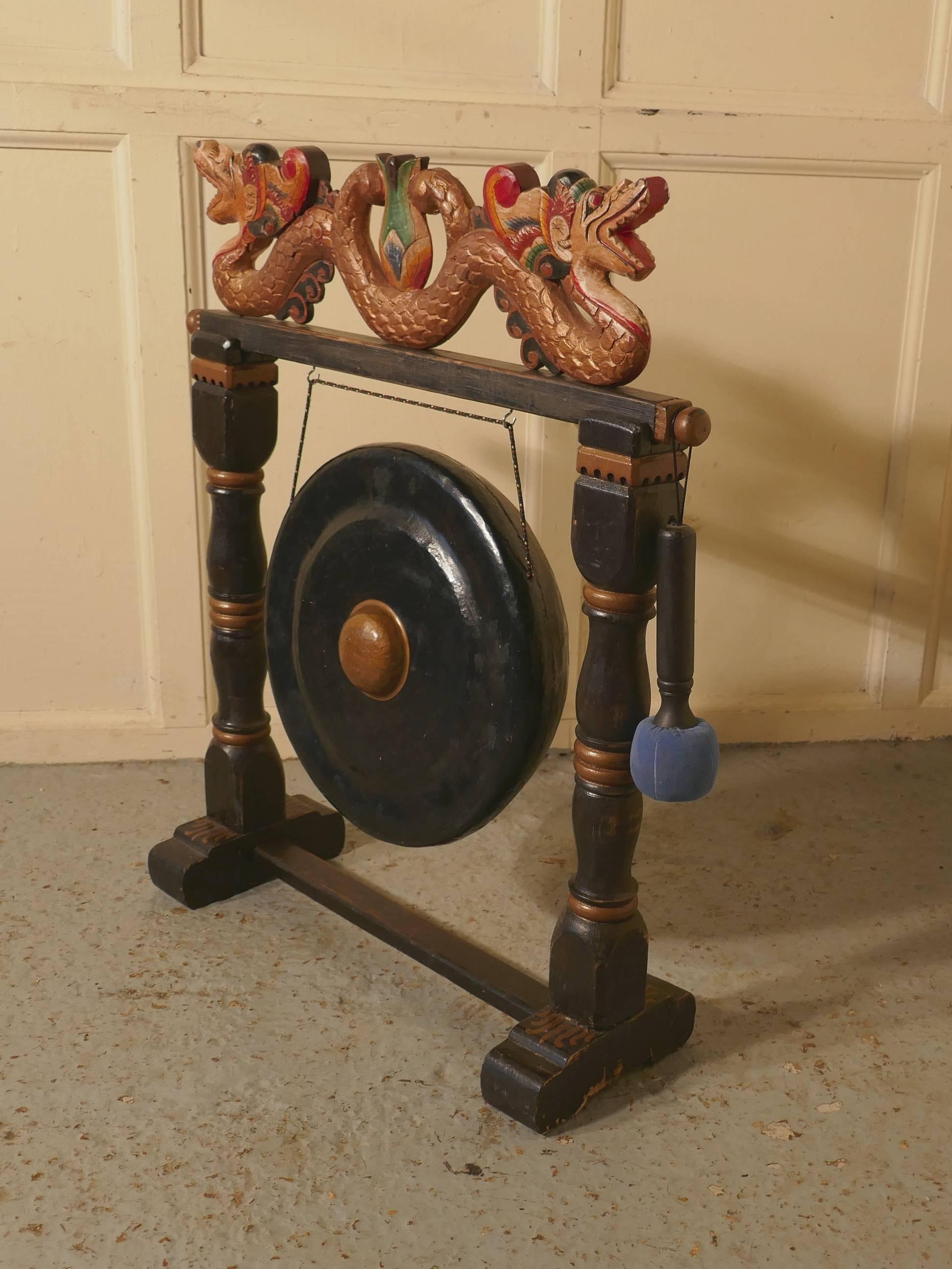 20ième siècle Gong de table chinois peint