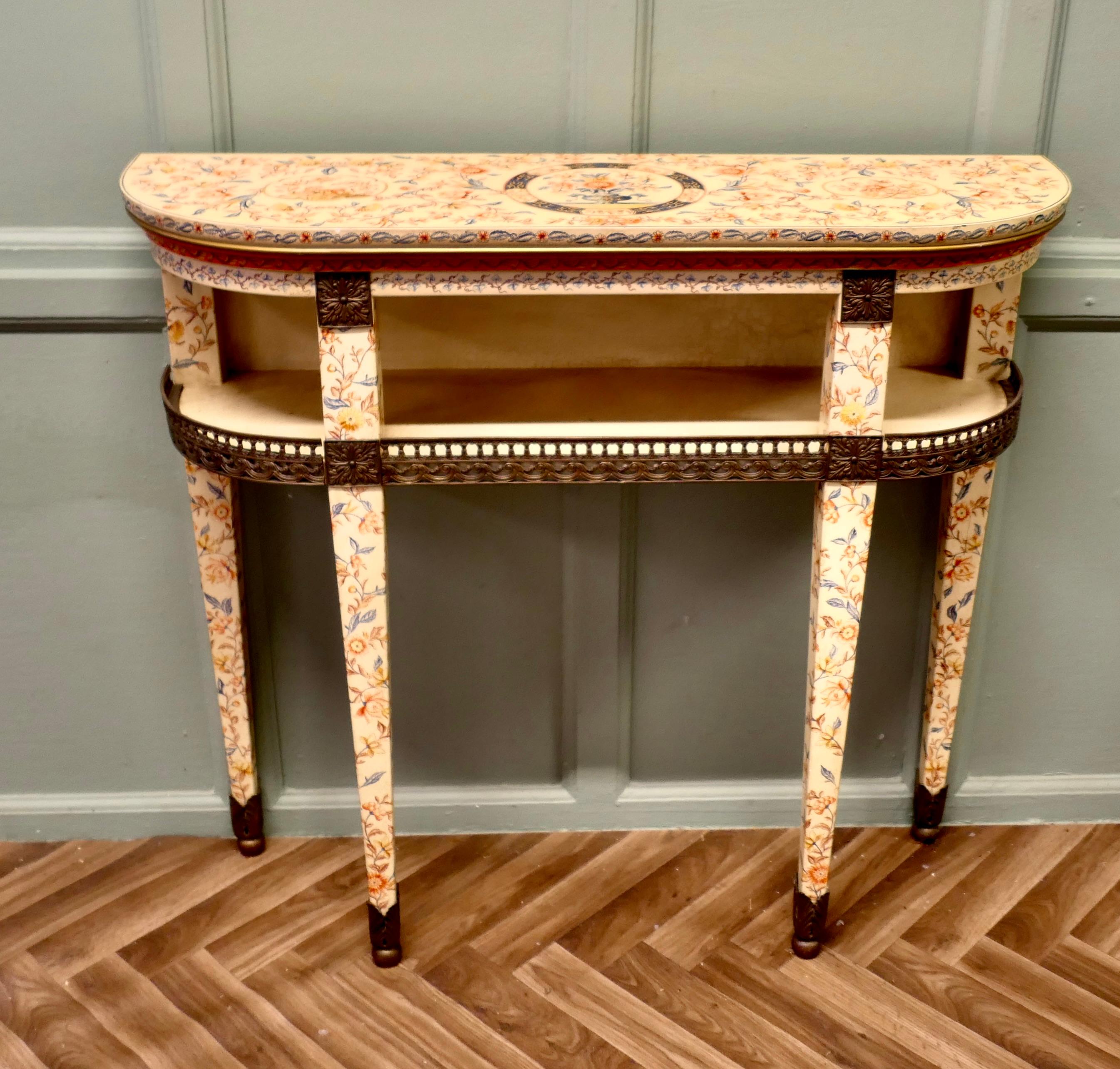 Painted Chinoiserie Console Table,  Imari Chinoiserie Style In Good Condition For Sale In Godshill, Isle of Wight