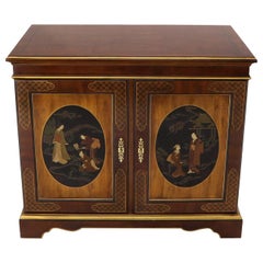 Bemalter Chinoiserie-Servierschrank mit zwei Türen und zwei Türen von Drexel