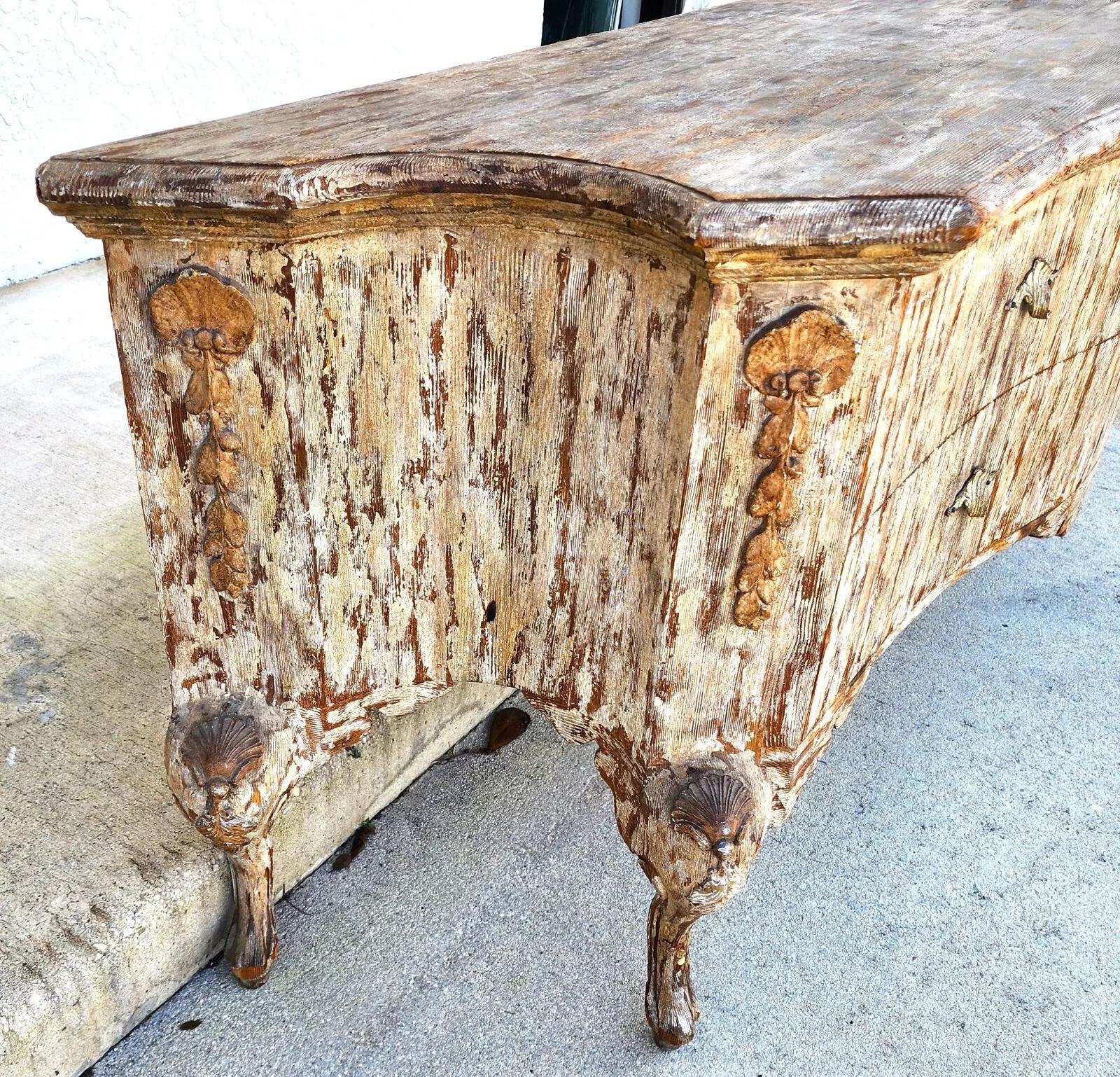XXI secolo e contemporaneo Tavolo da buffet rustico con consolle dipinta in stile costiero e afflitto da distorsioni in vendita