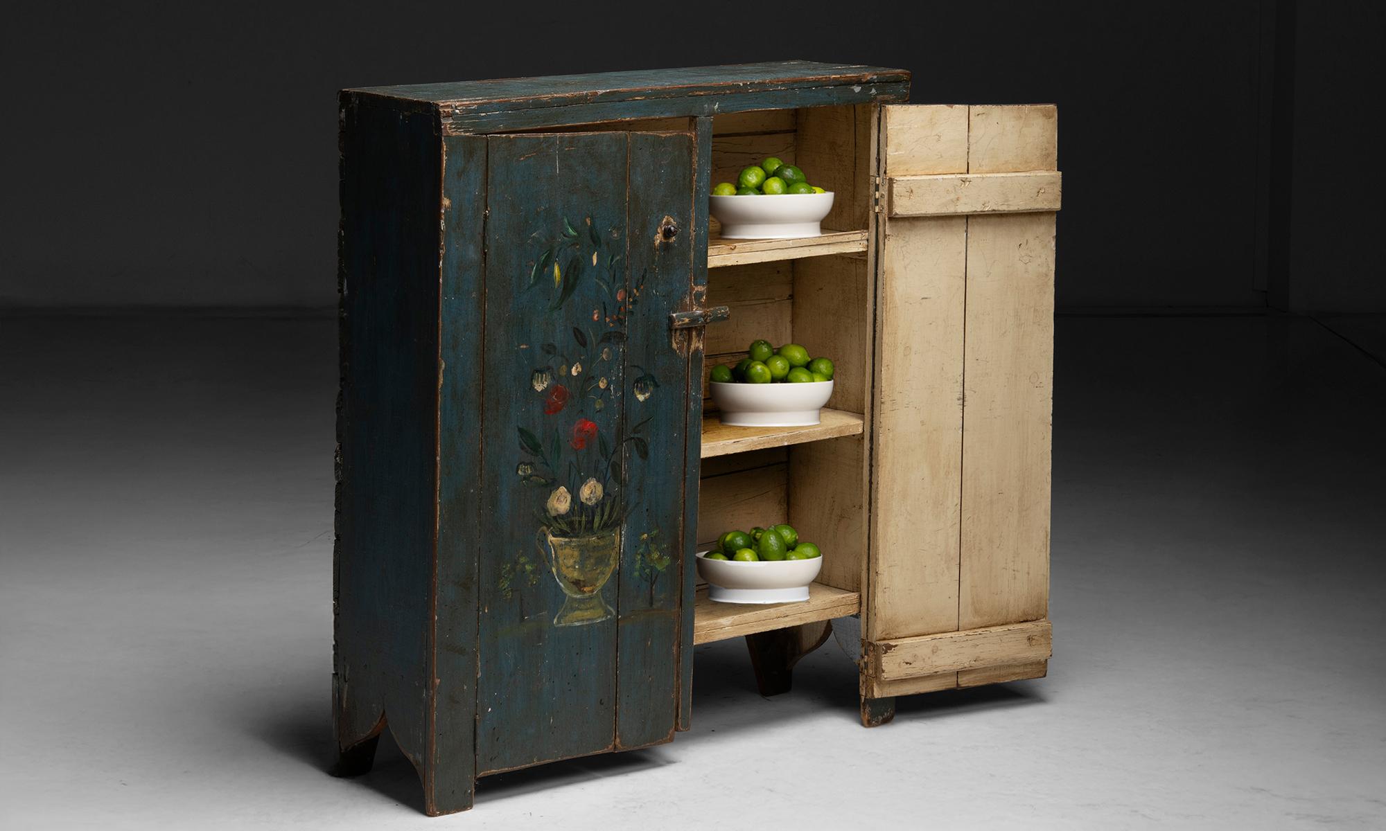 Armario pintado, América circa 1900 Estadounidense en venta