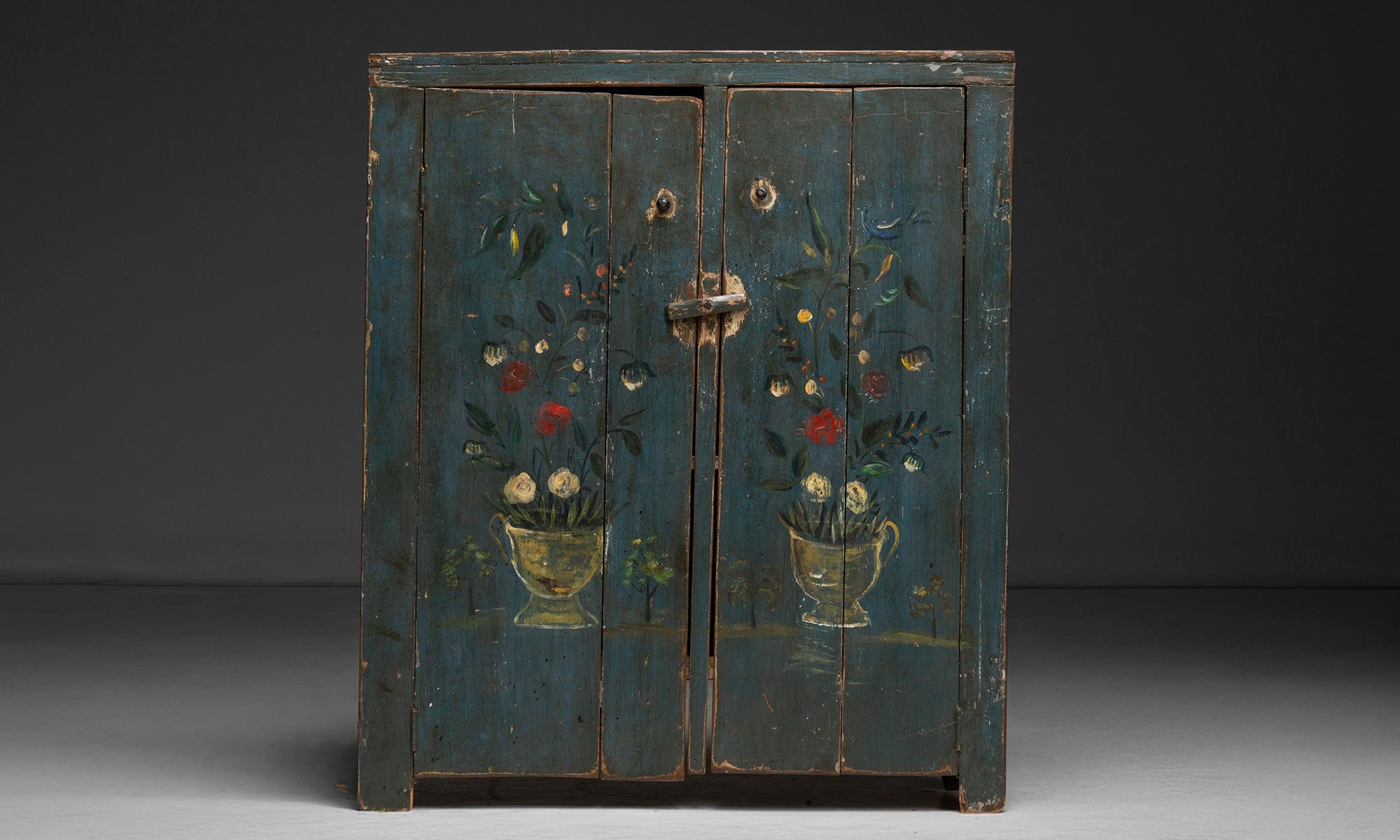 Armario pintado, América circa 1900 en venta 1