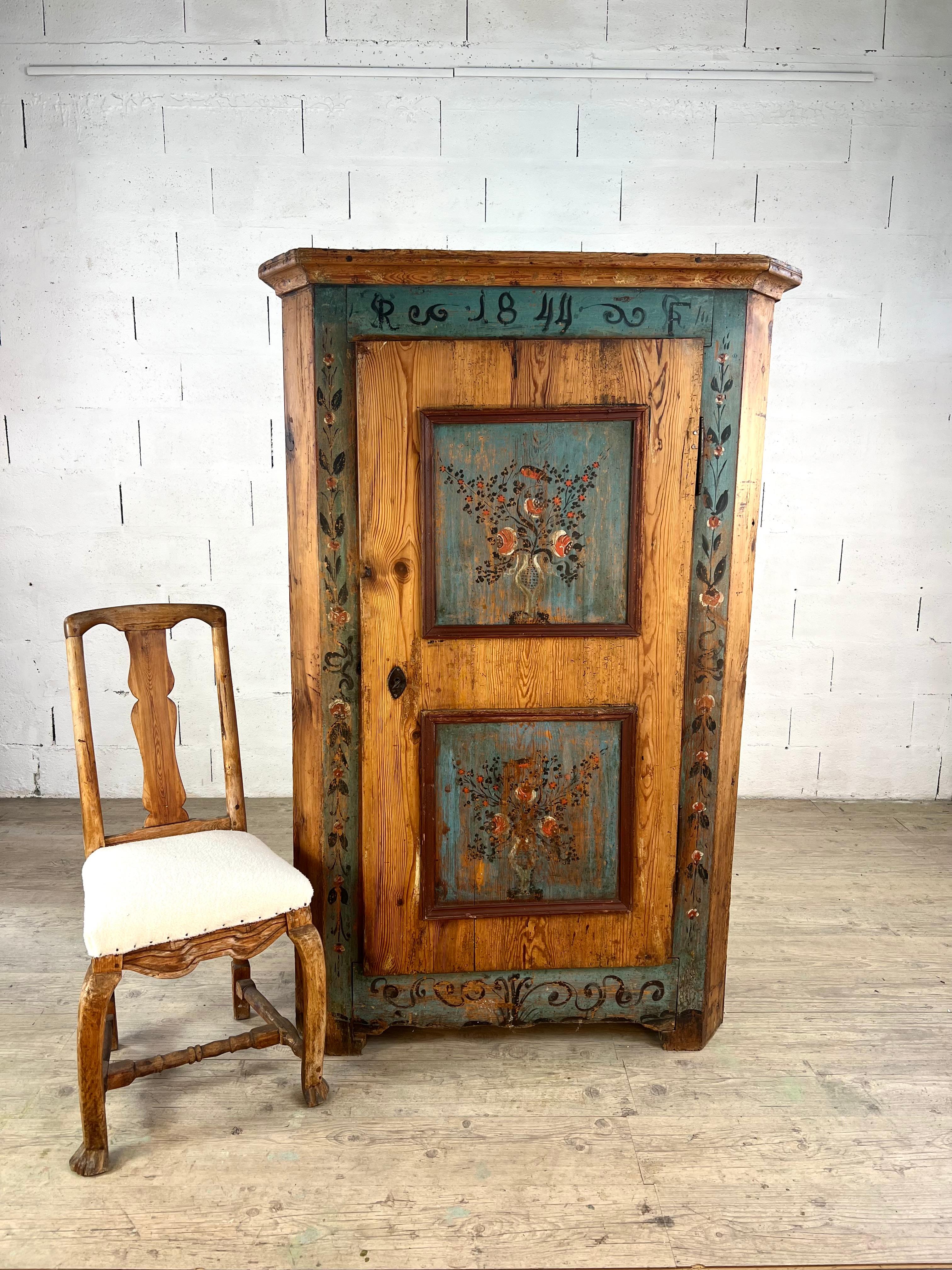 Painted cupboard – Floral bonnetiere – 1844 For Sale 4