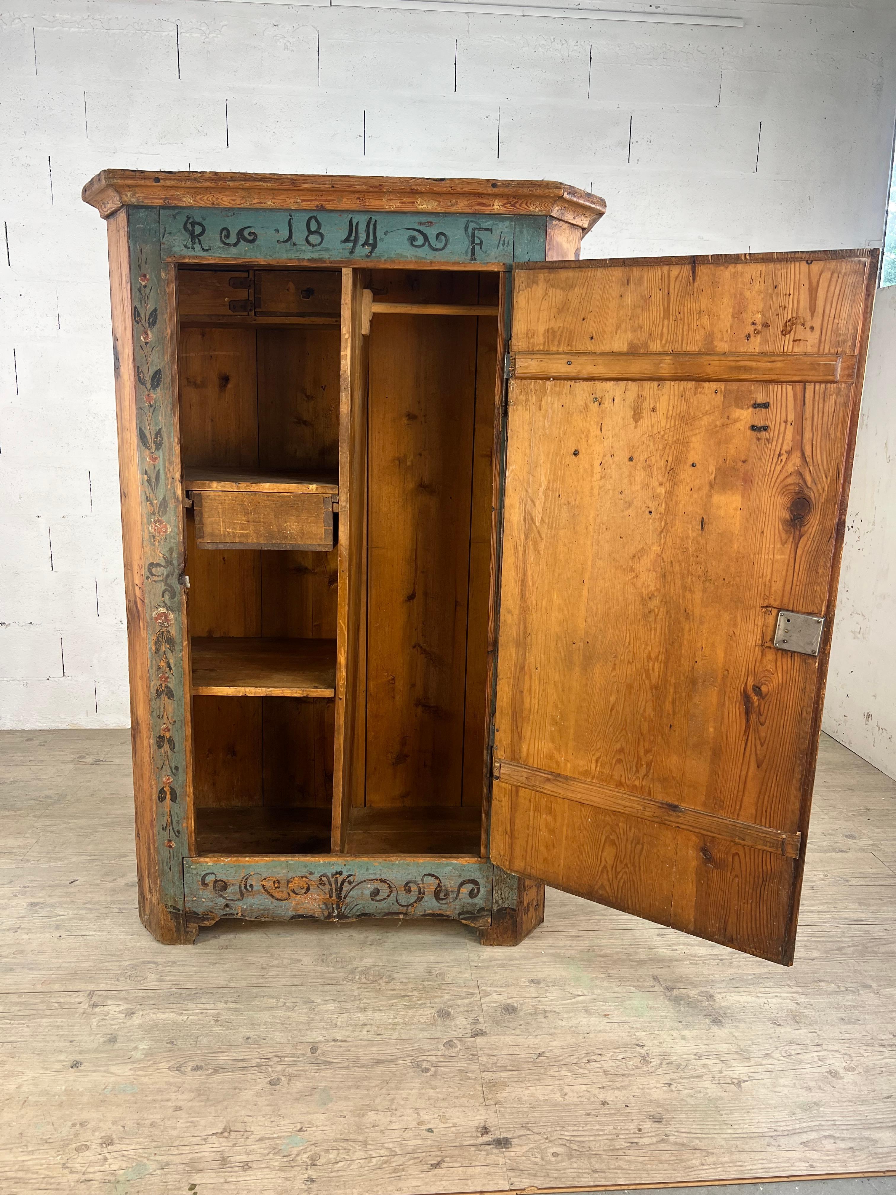 Folk Art Painted cupboard – Floral bonnetiere – 1844 For Sale