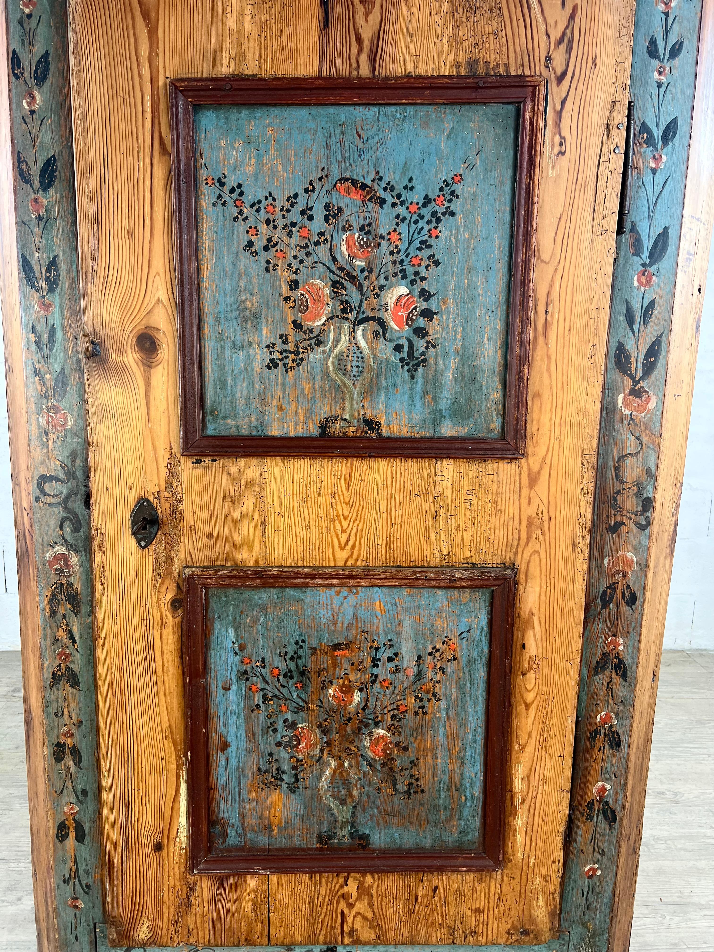 Painted cupboard – Floral bonnetiere – 1844 In Good Condition For Sale In PARIS, FR