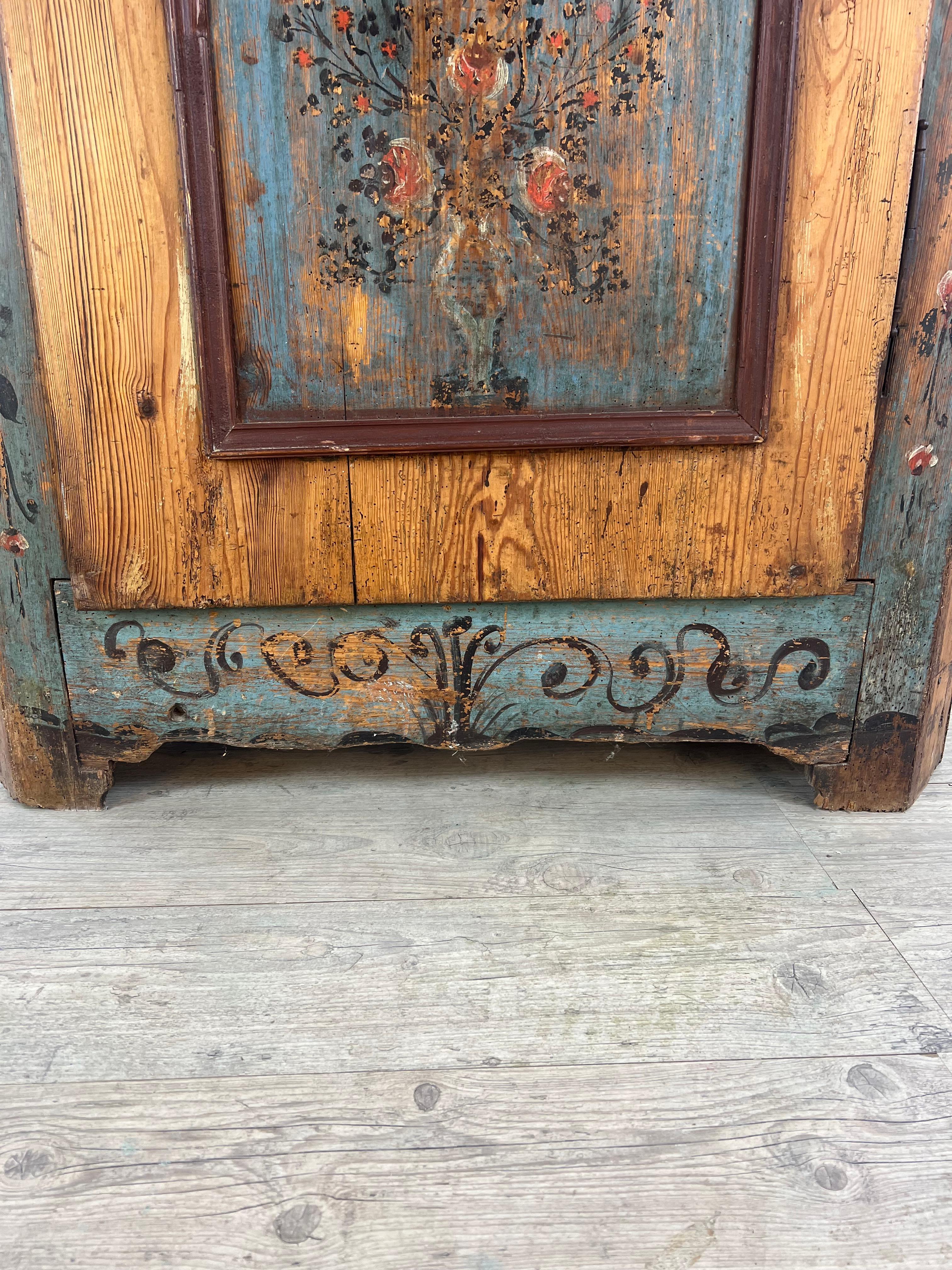 Wood Painted cupboard – Floral bonnetiere – 1844 For Sale