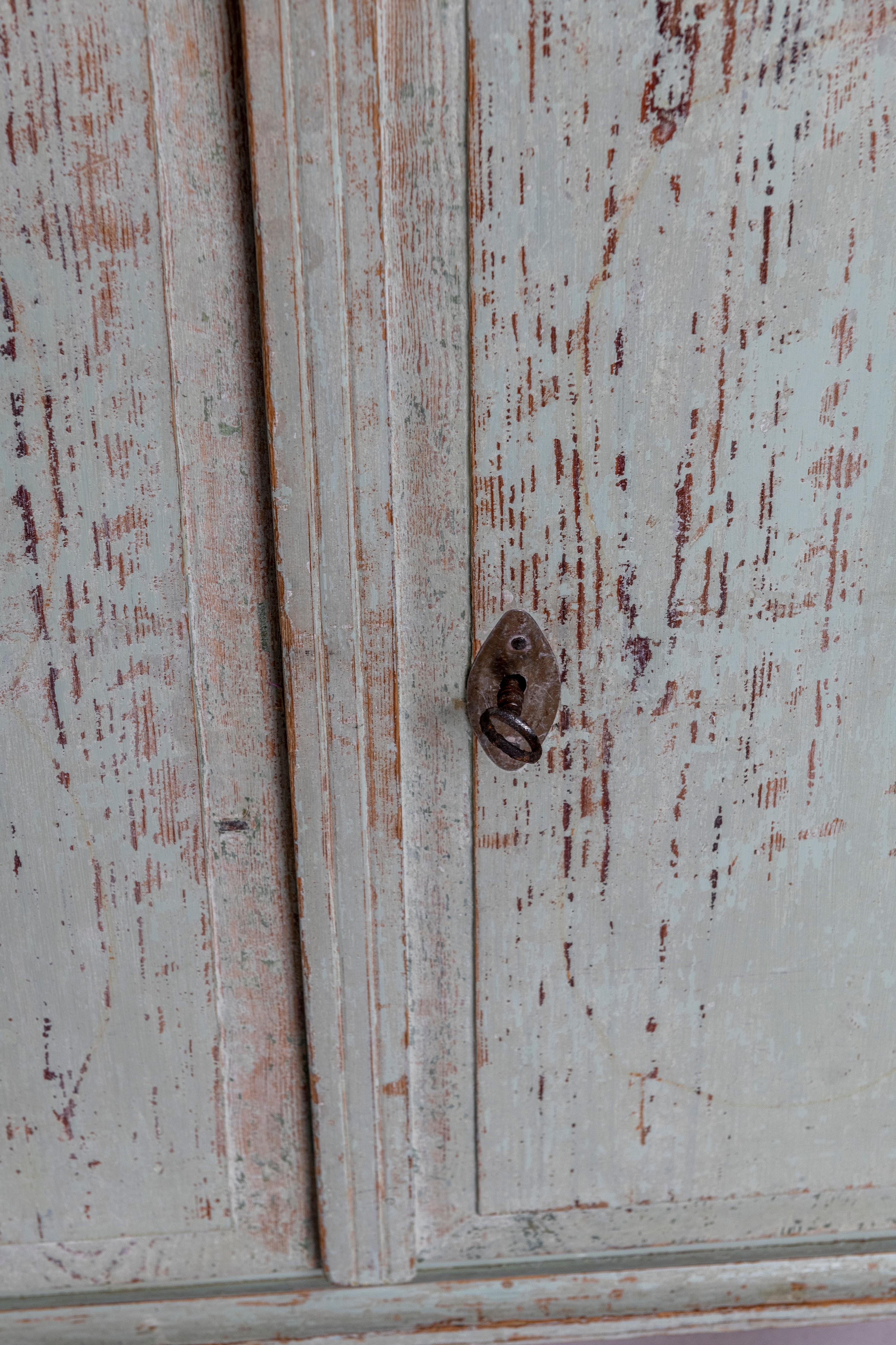 Peint à la main Armoire peinte en vente