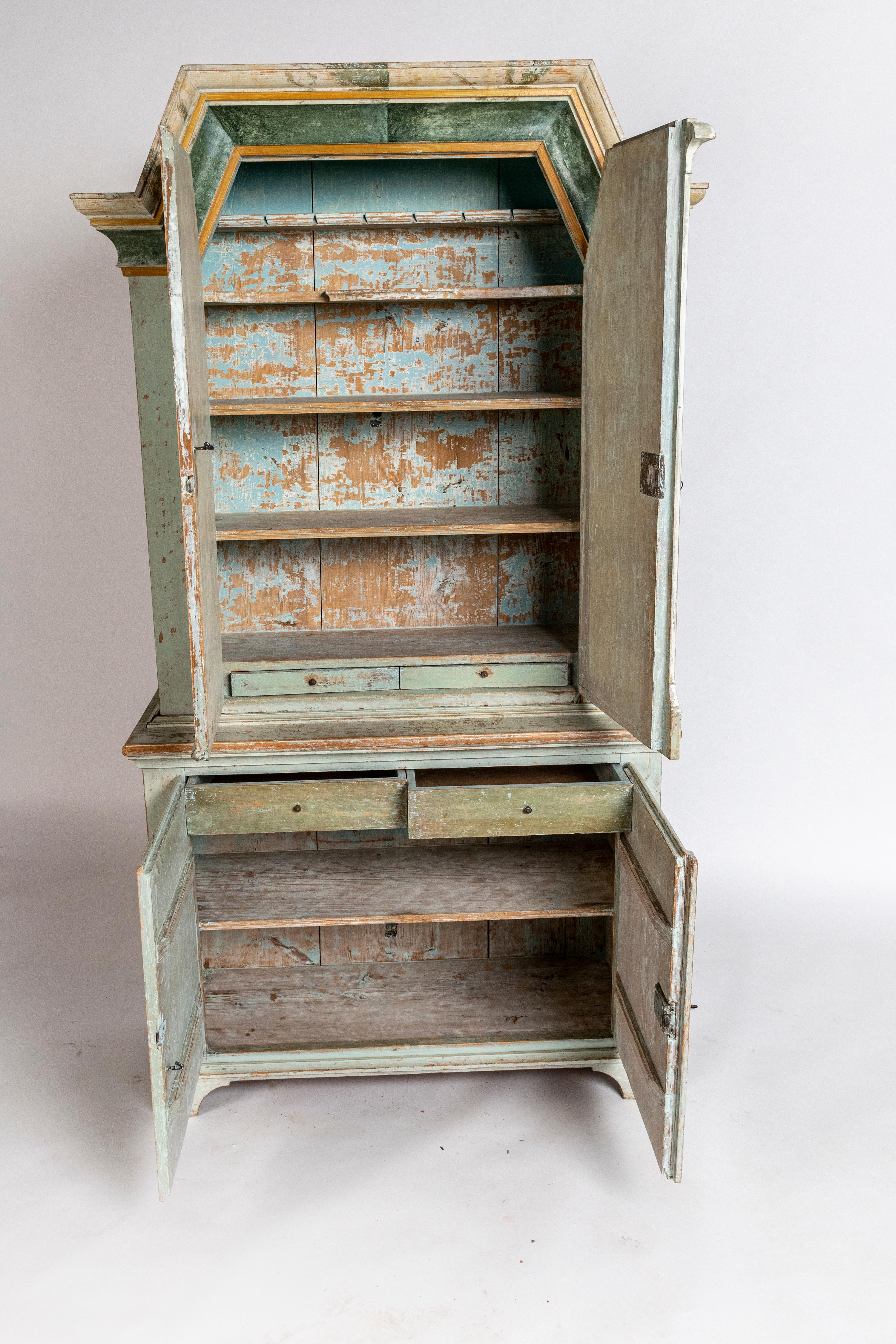 Armoire peinte en vente 2