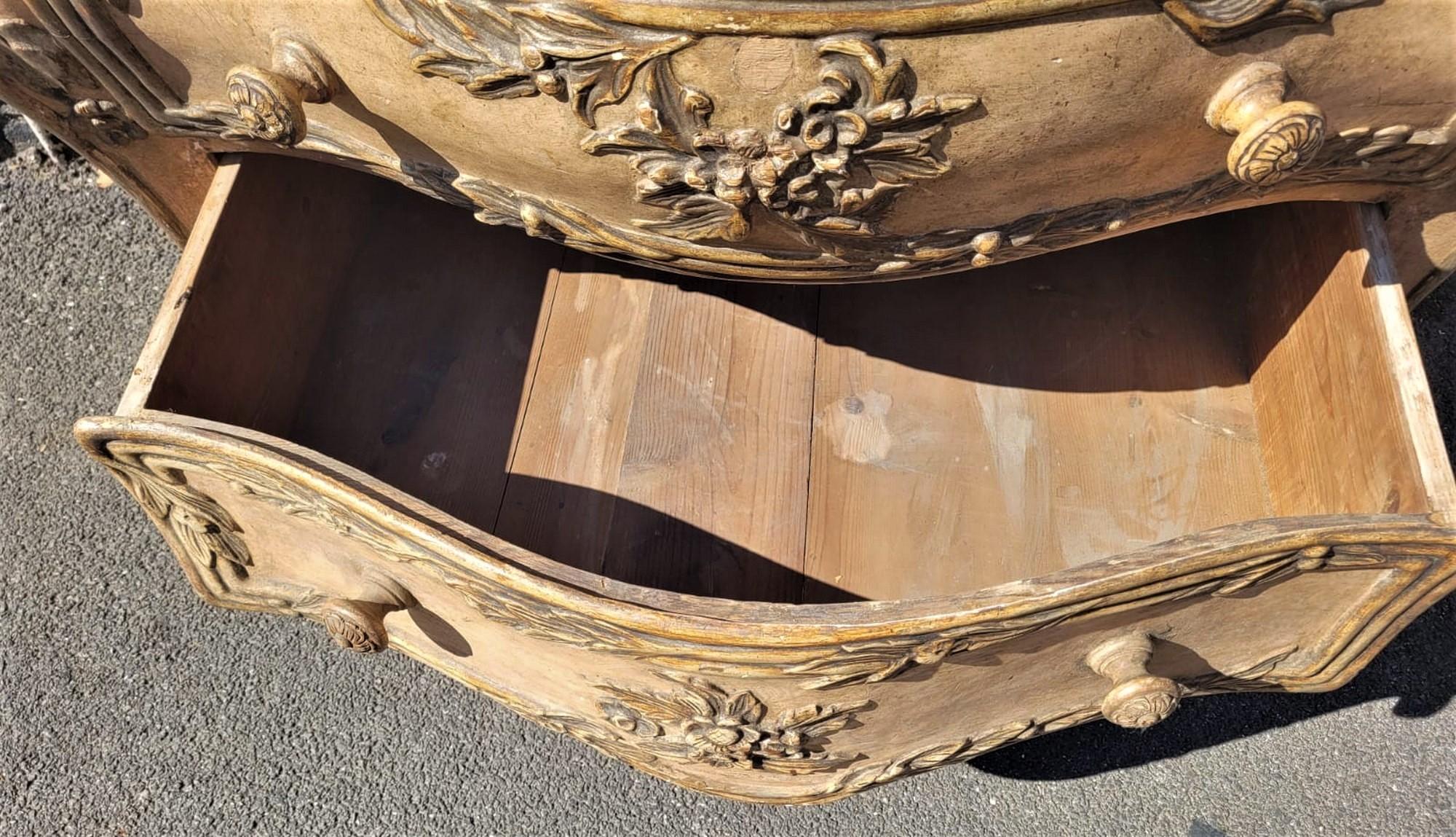 Painted Curved Commode, Venice, Louis XV Style, Xixth Century In Good Condition In MARSEILLE, FR