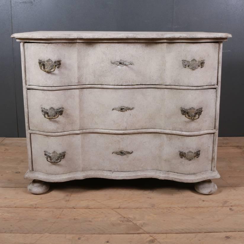 18th century Danish painted three-door serpentine commode, 1770



Dimensions
42 inches (107 cms) wide
25 inches (64 cms) deep
34 inches (86 cms) high.