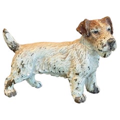 Escultura de perro pintada