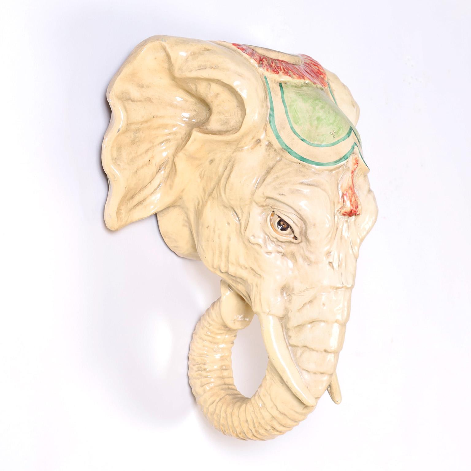 Mid-Century Modern Sculpture murale à tête d'éléphant peinte en vente