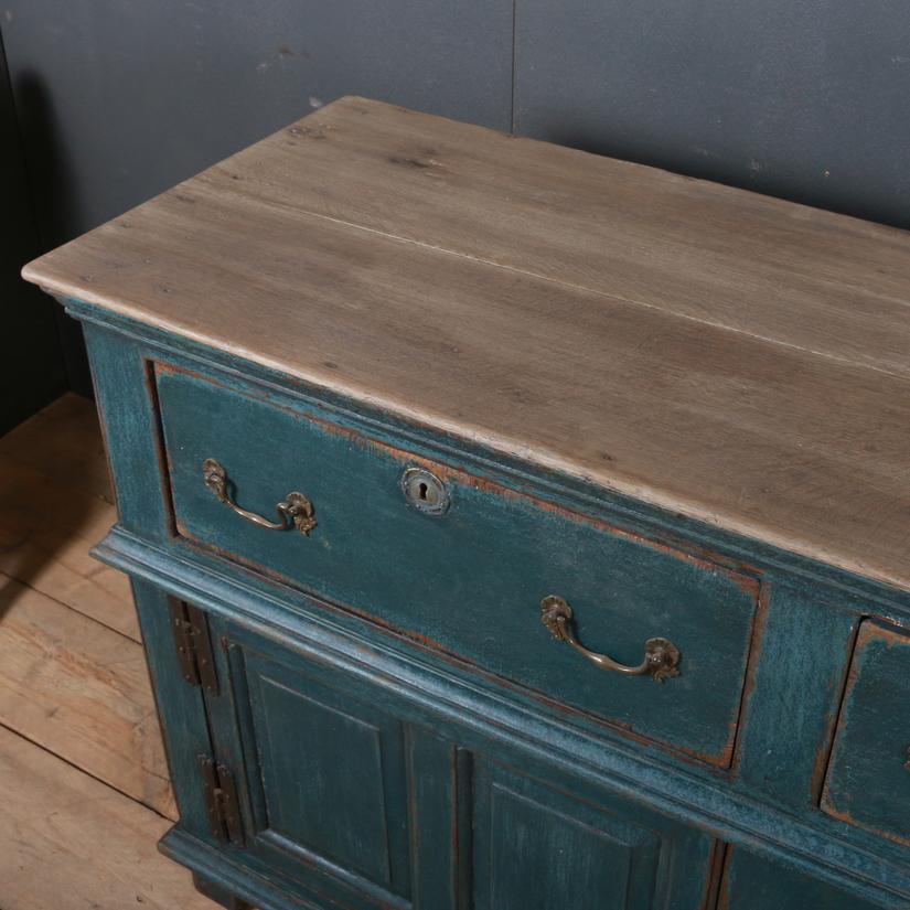 Painted English Dresser Base In Good Condition In Leamington Spa, Warwickshire