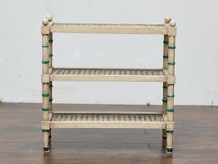 Étagère en faux bambou peint avec étagères en rotin, époque du milieu du siècle dernier