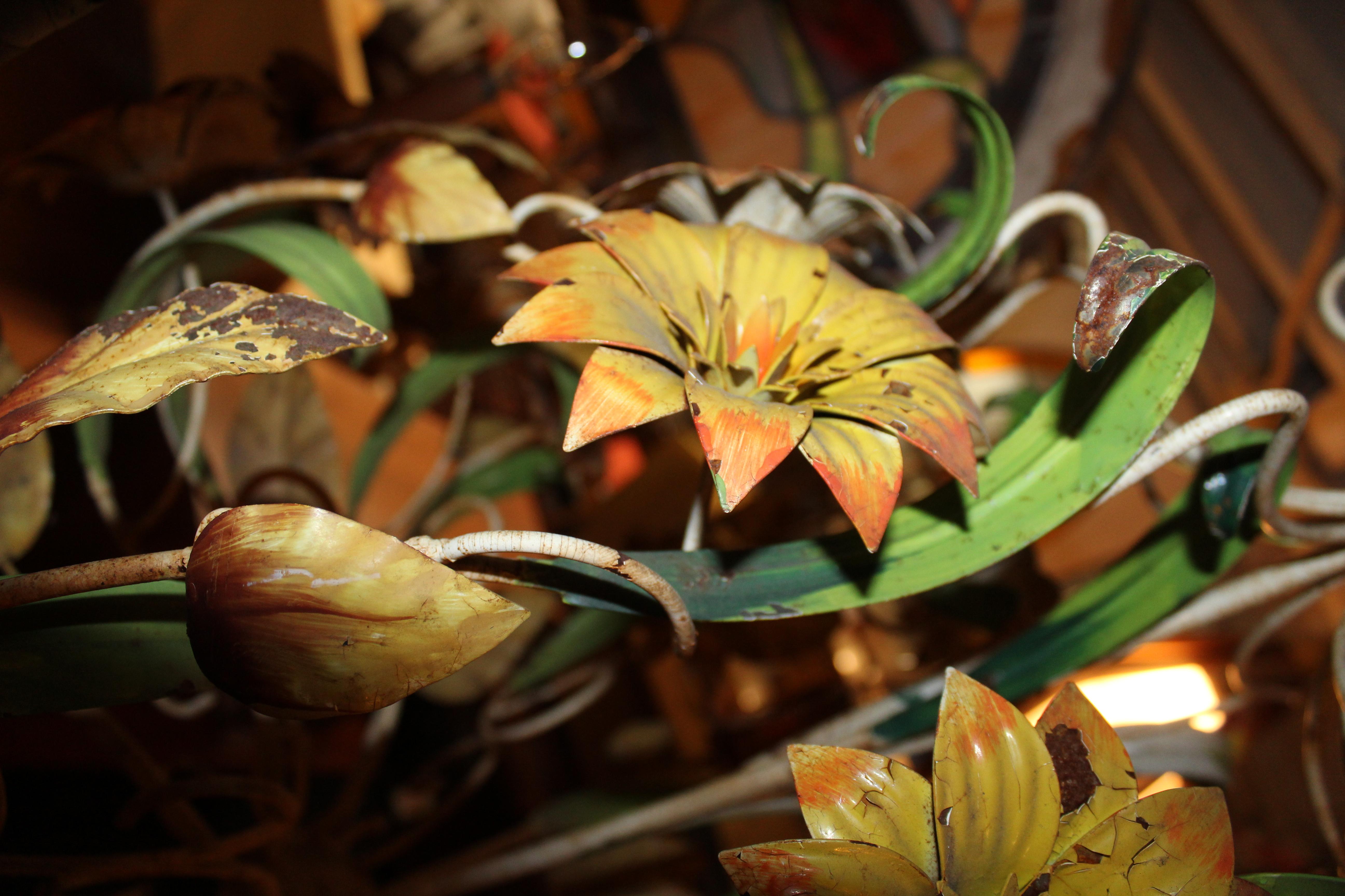 Gemalter Blumenkronleuchter im Angebot 6